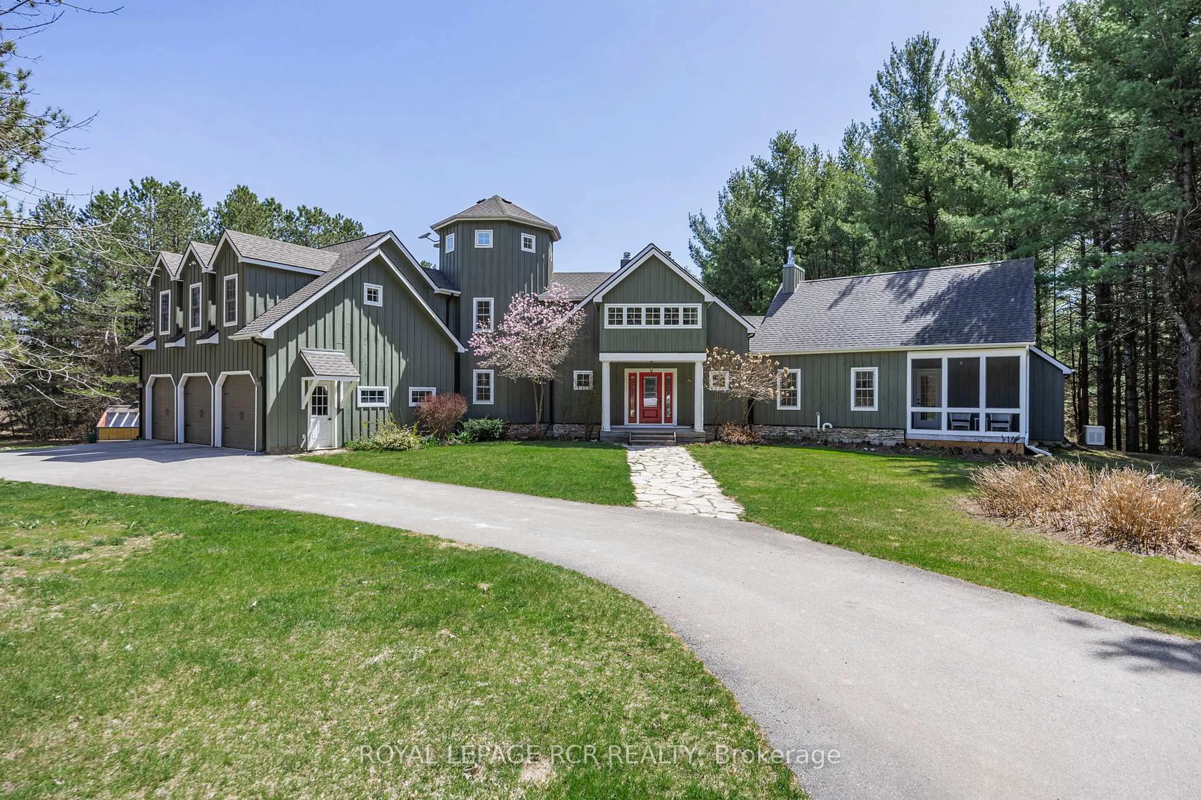 A pic from outside/outdoor area/front of a property/back of a property/a pic from drone, unknown for 428510 25th Sdrd, Mono Ontario L9V 1G4