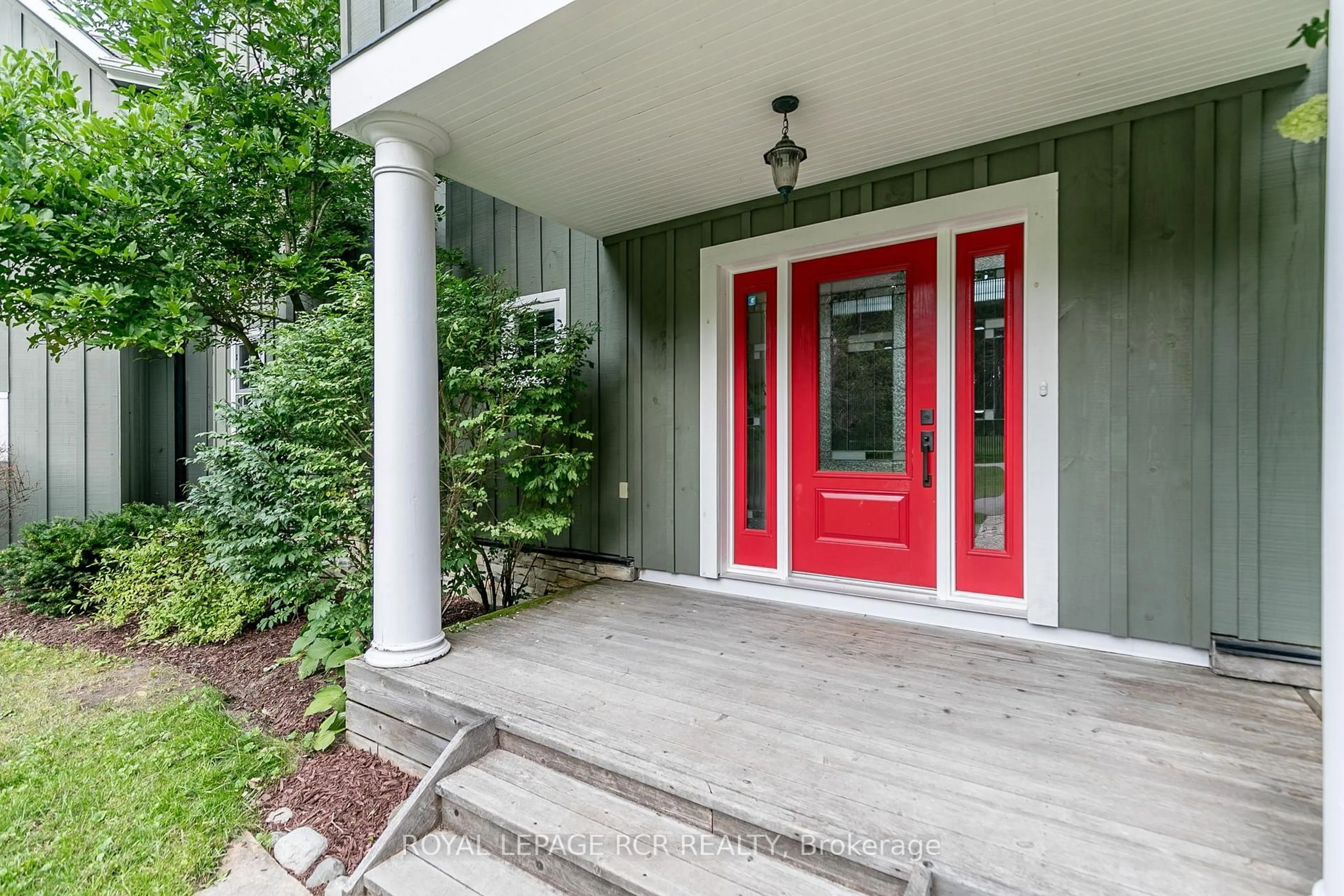 Indoor entryway for 428510 25th Sdrd, Mono Ontario L9V 1G4