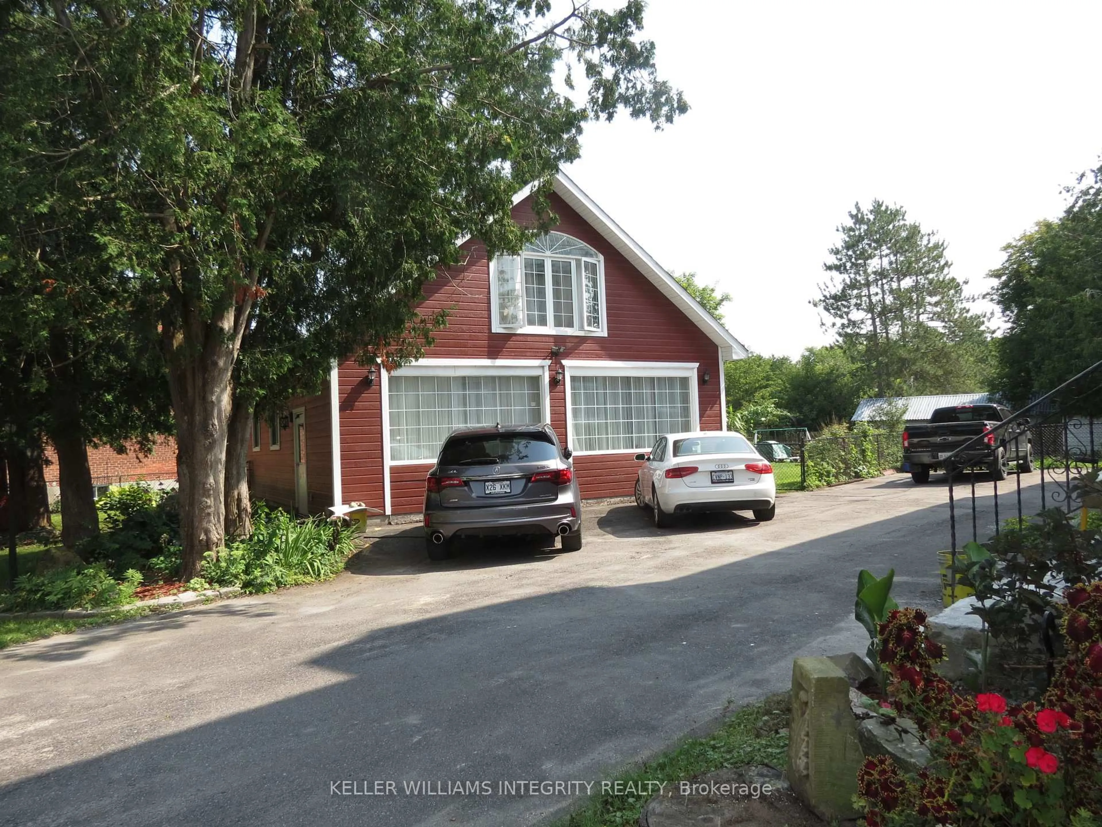 Indoor garage for 1820 FARWELL St, Vars Ontario K0A 3H0