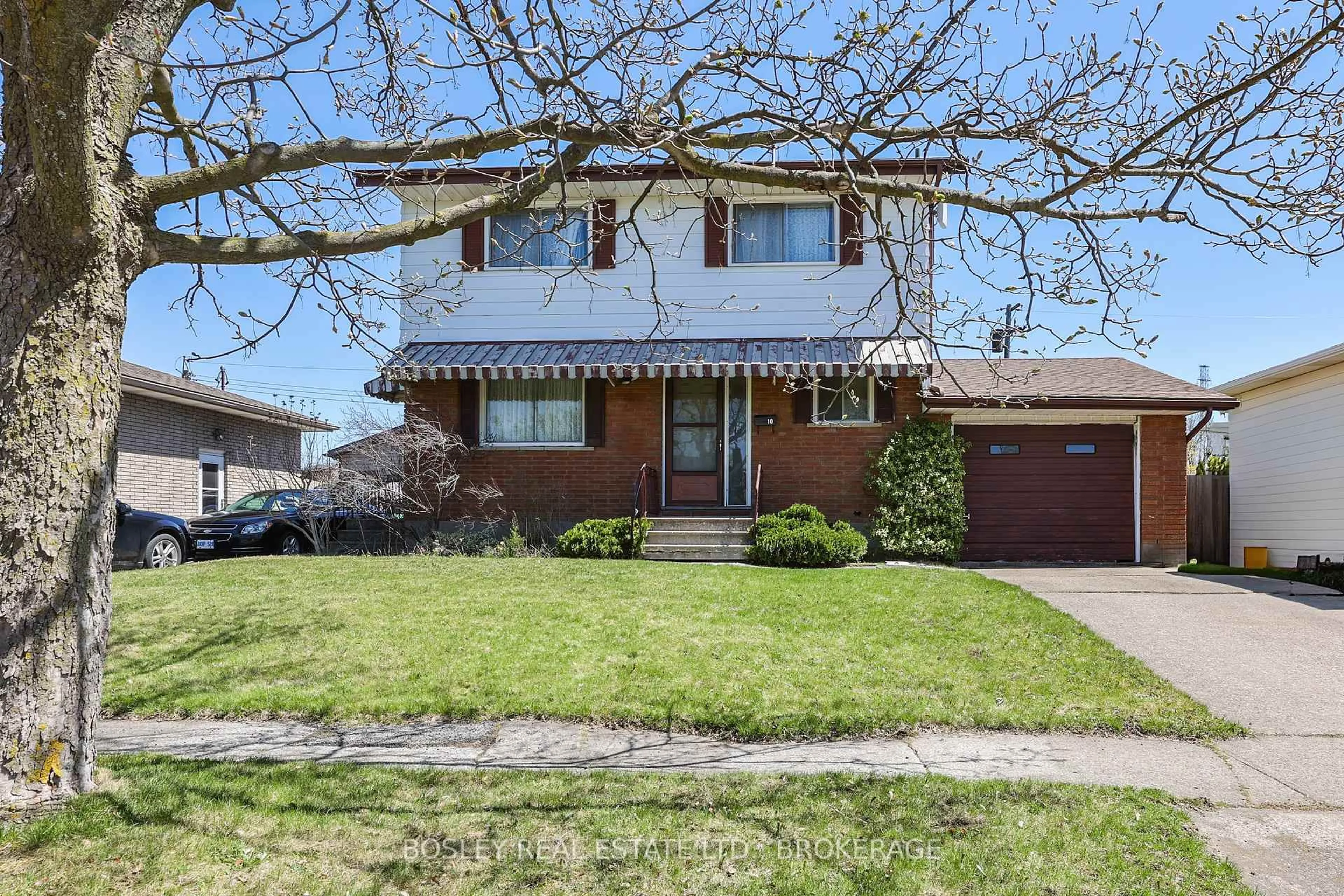 Home with brick exterior material, street for 10 Strathmore Cres, Welland Ontario L3B 1B9