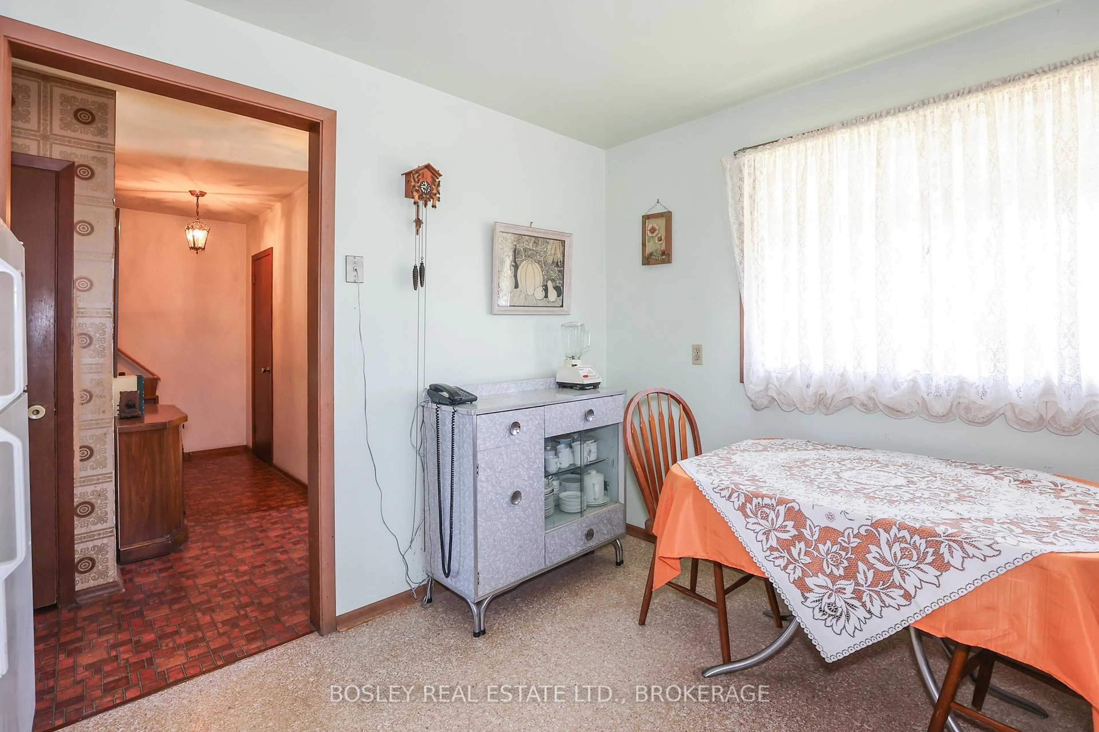 Unknown for 10 Strathmore Cres, Welland Ontario L3B 1B9