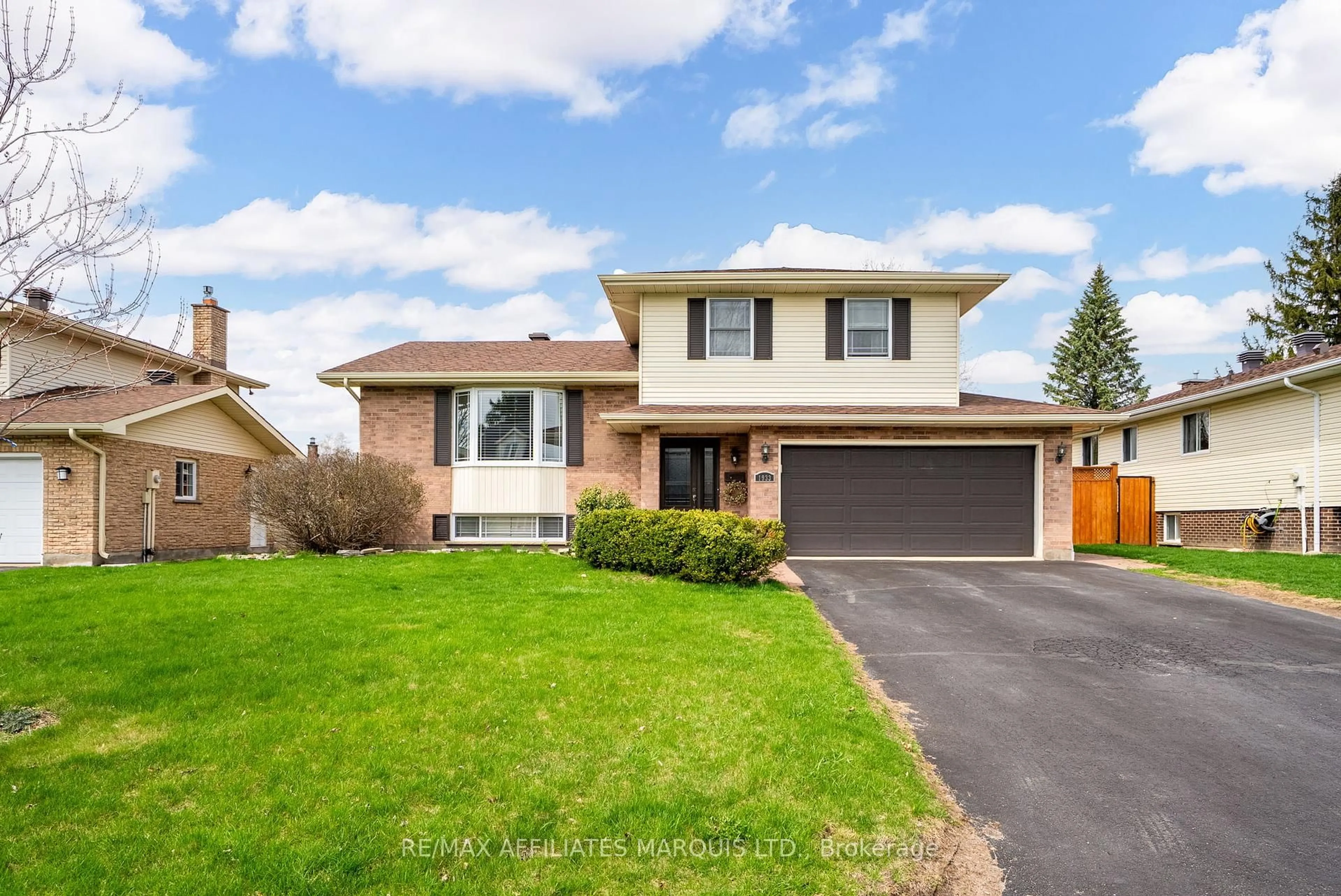 Home with vinyl exterior material, street for 1933 Belvedere Cres, Cornwall Ontario K6H 6L9