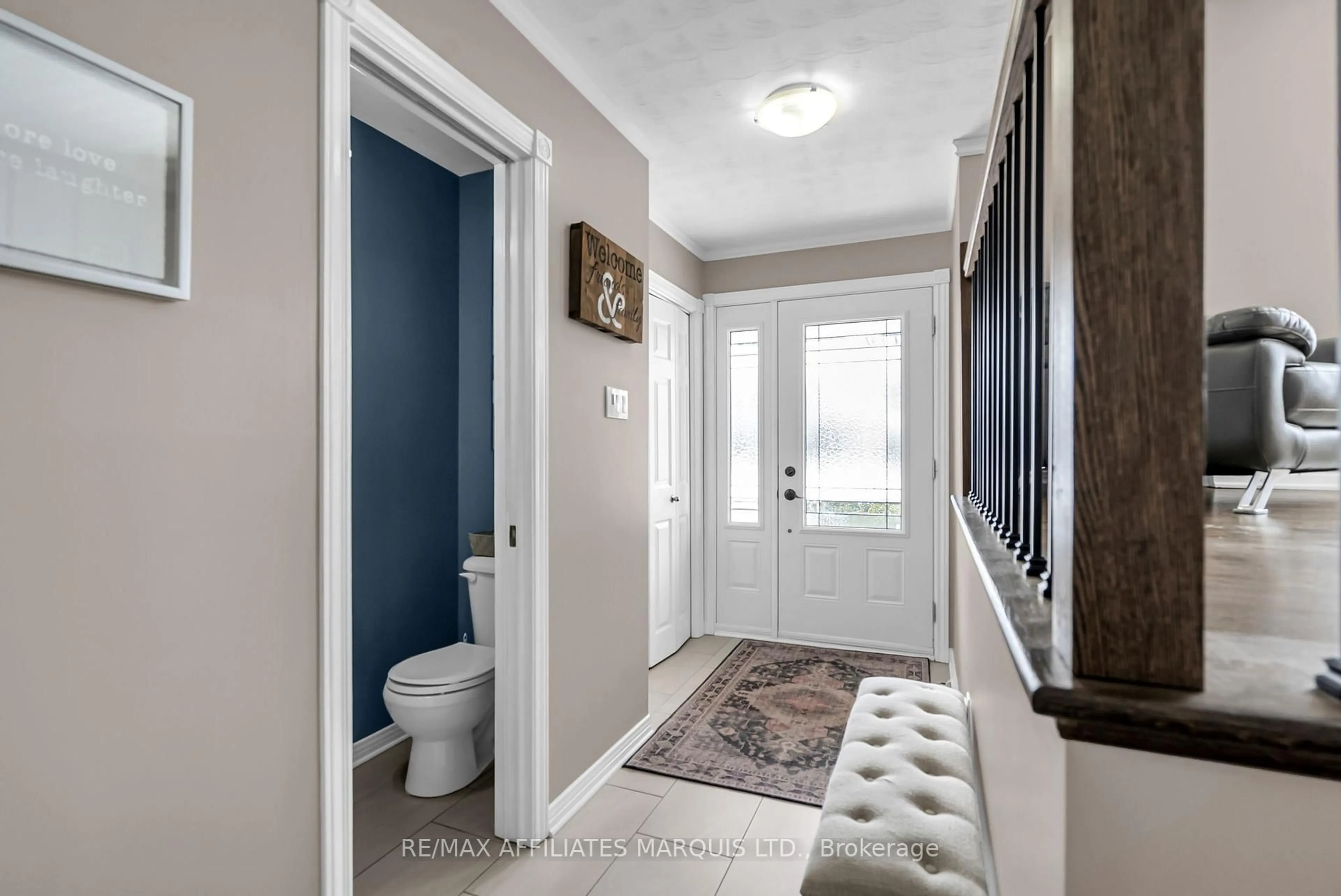 Indoor entryway for 1933 Belvedere Cres, Cornwall Ontario K6H 6L9