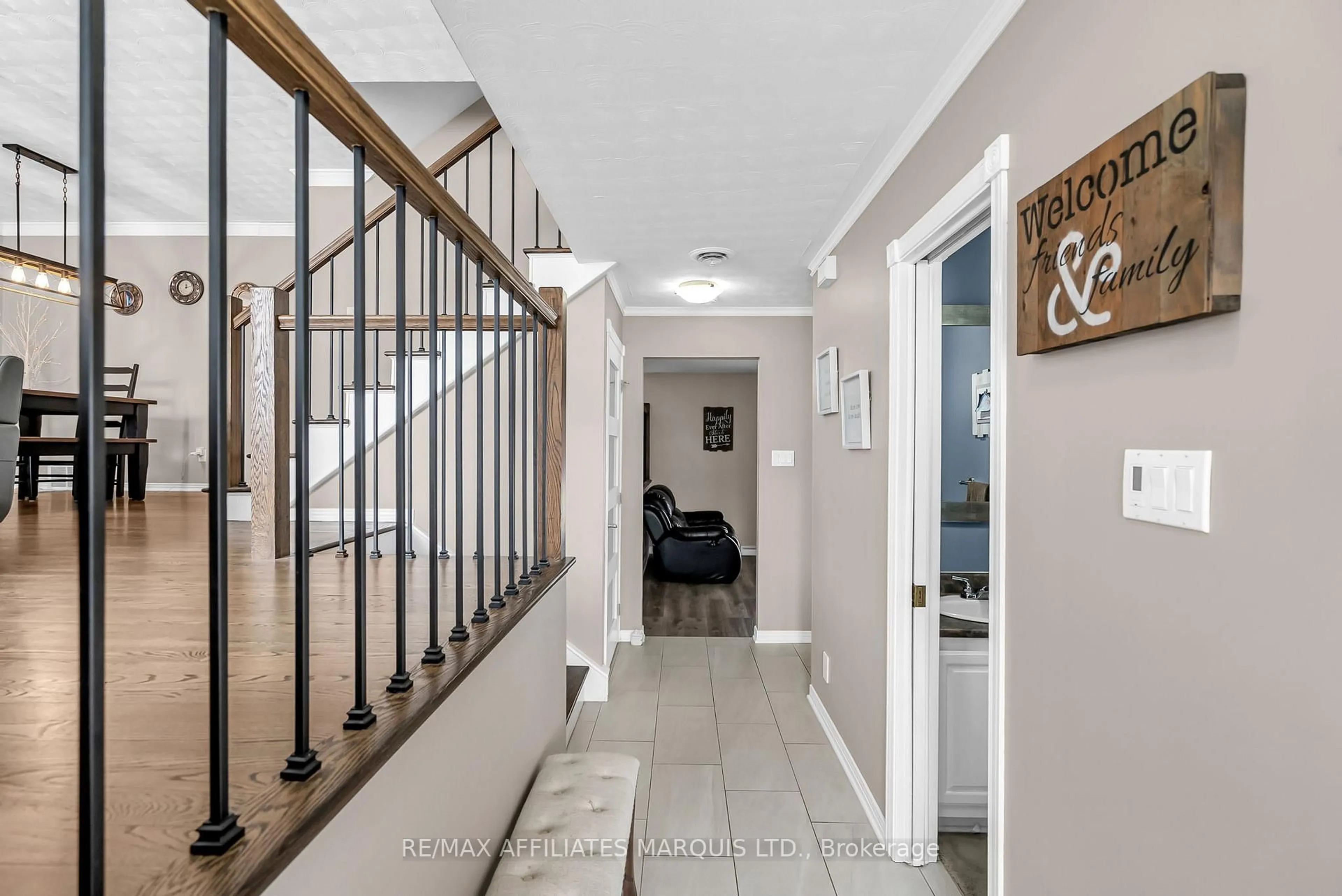 Indoor entryway for 1933 Belvedere Cres, Cornwall Ontario K6H 6L9