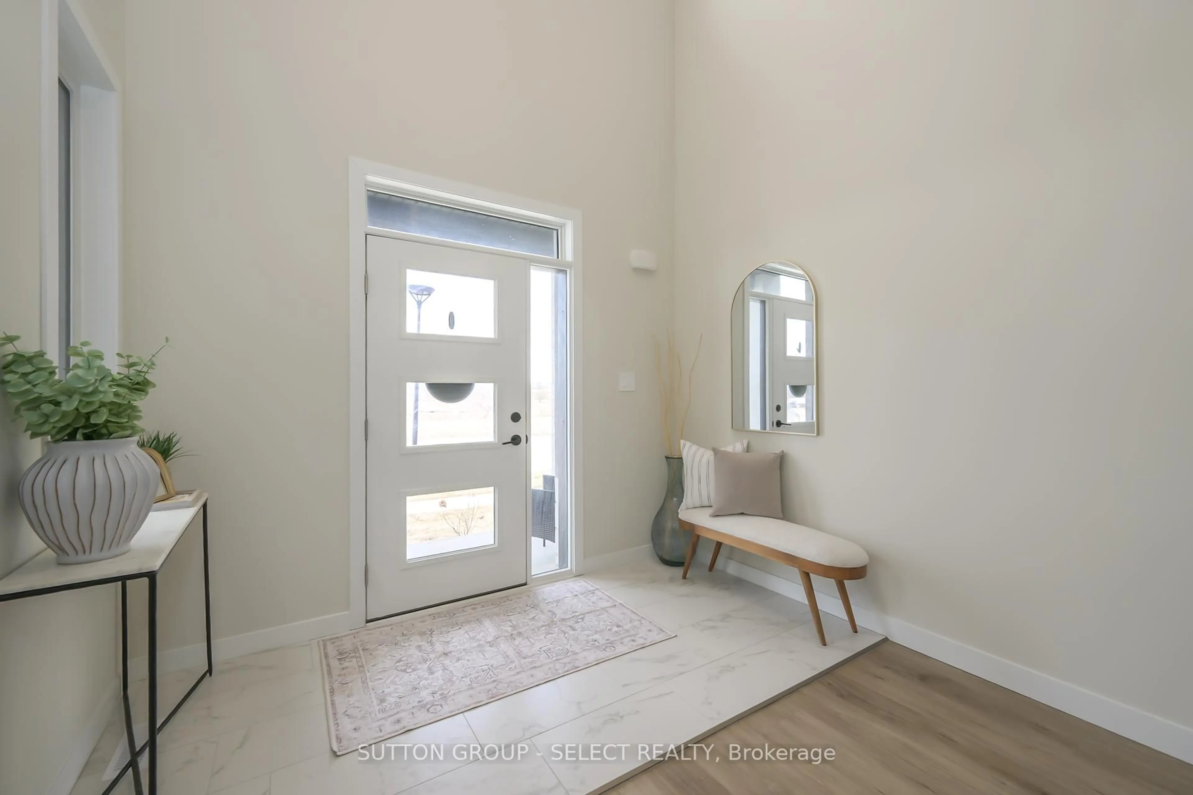 Indoor entryway for 6949 Royal Magnolia Ave, London South Ontario N6P 1H5
