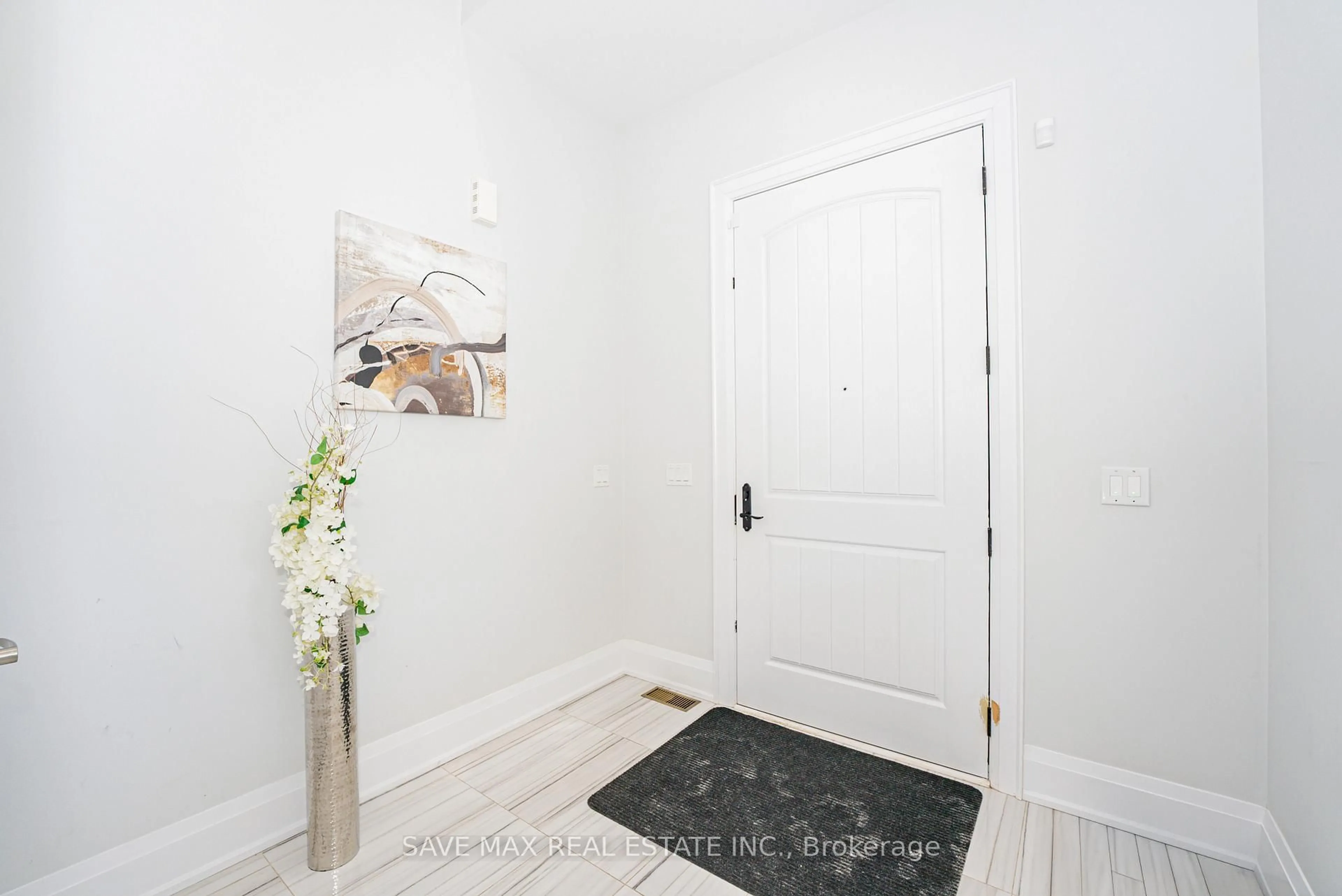 Indoor entryway for 1250 UPPER THAMES Dr, Woodstock Ontario N4T 0M9
