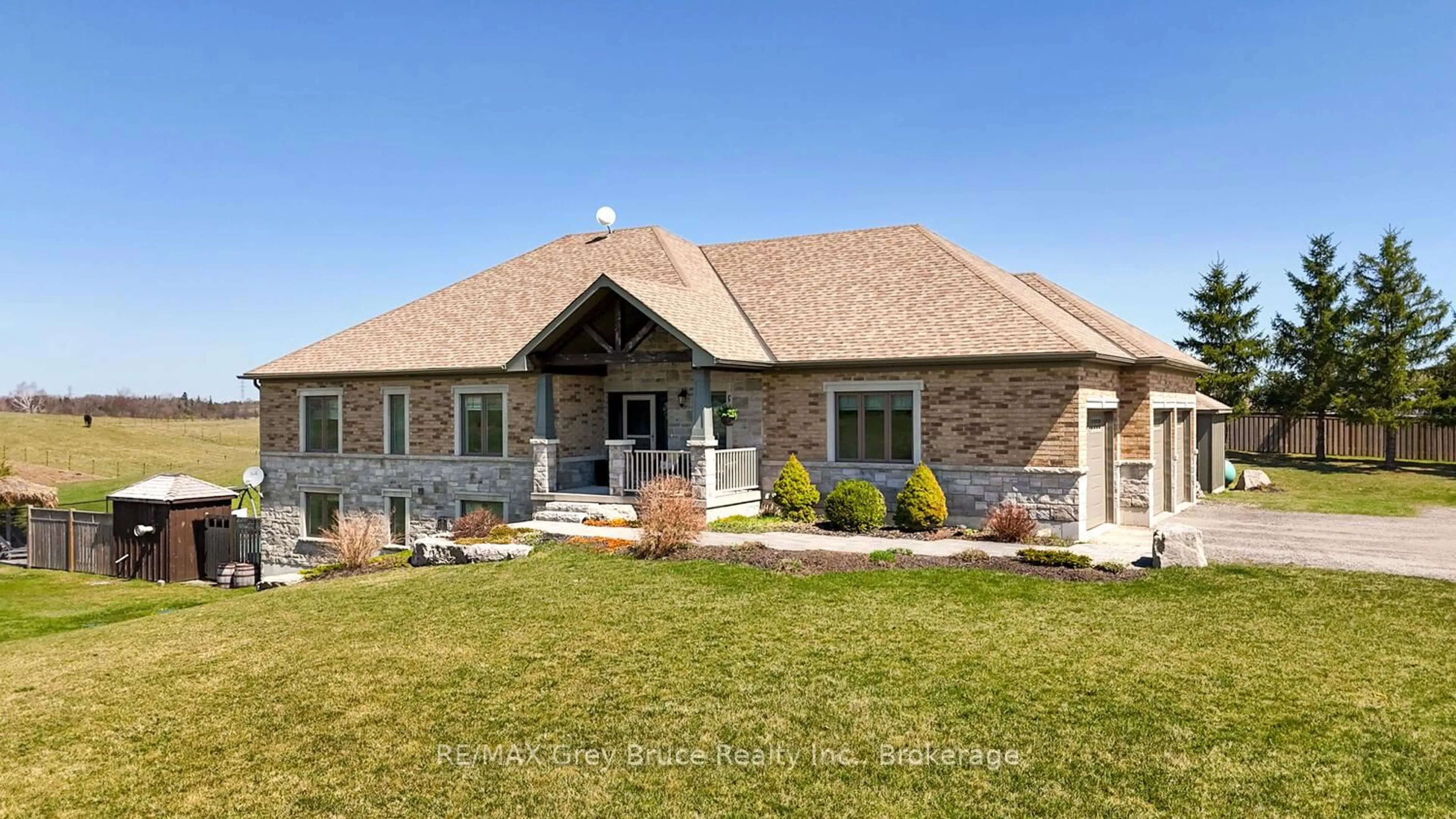 Home with brick exterior material, building for 391323 18th Line, East Garafraxa Ontario L9W 7C3