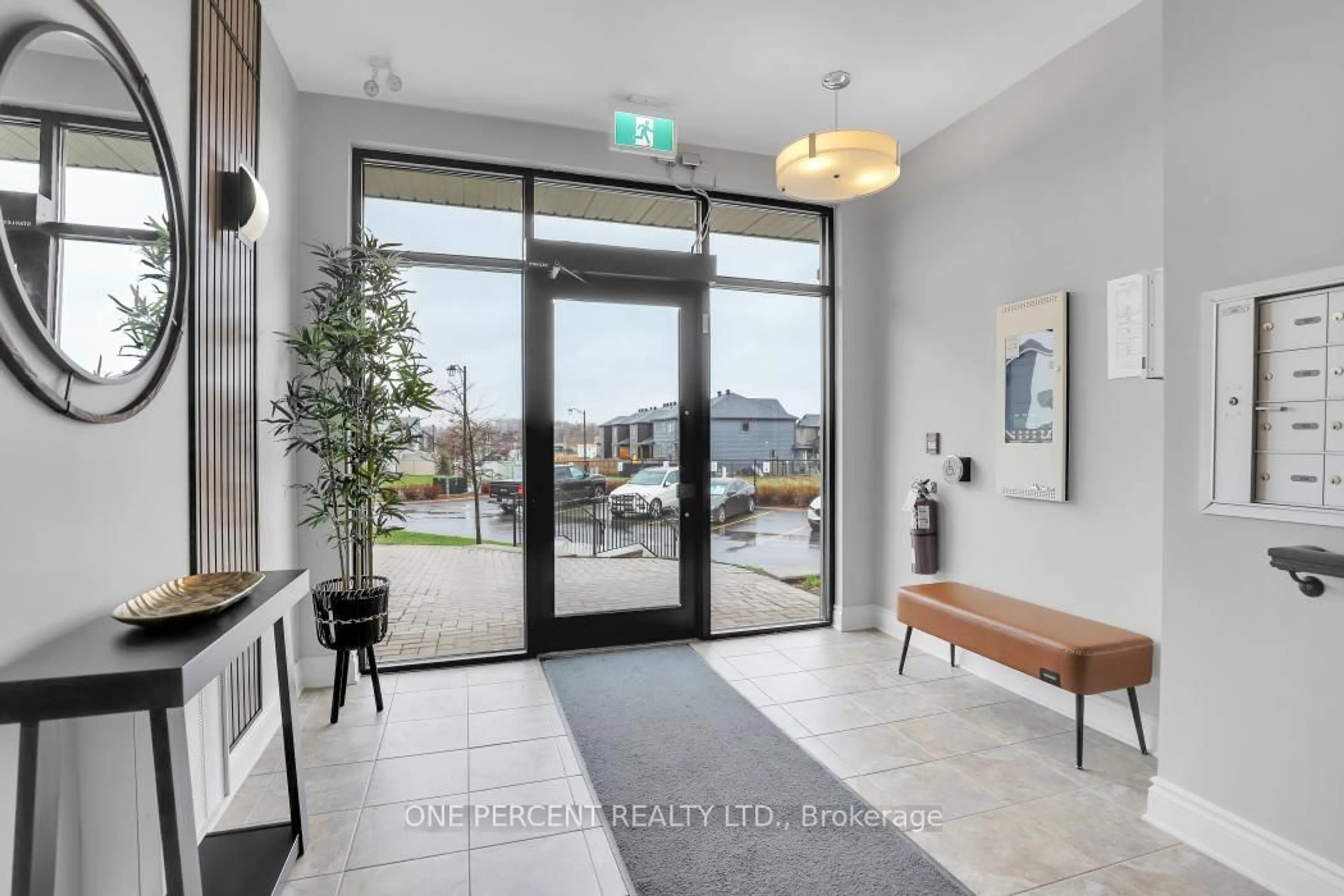 Indoor foyer for 700 Rue De Rivage St #101, Clarence-Rockland Ontario K4K 0K4