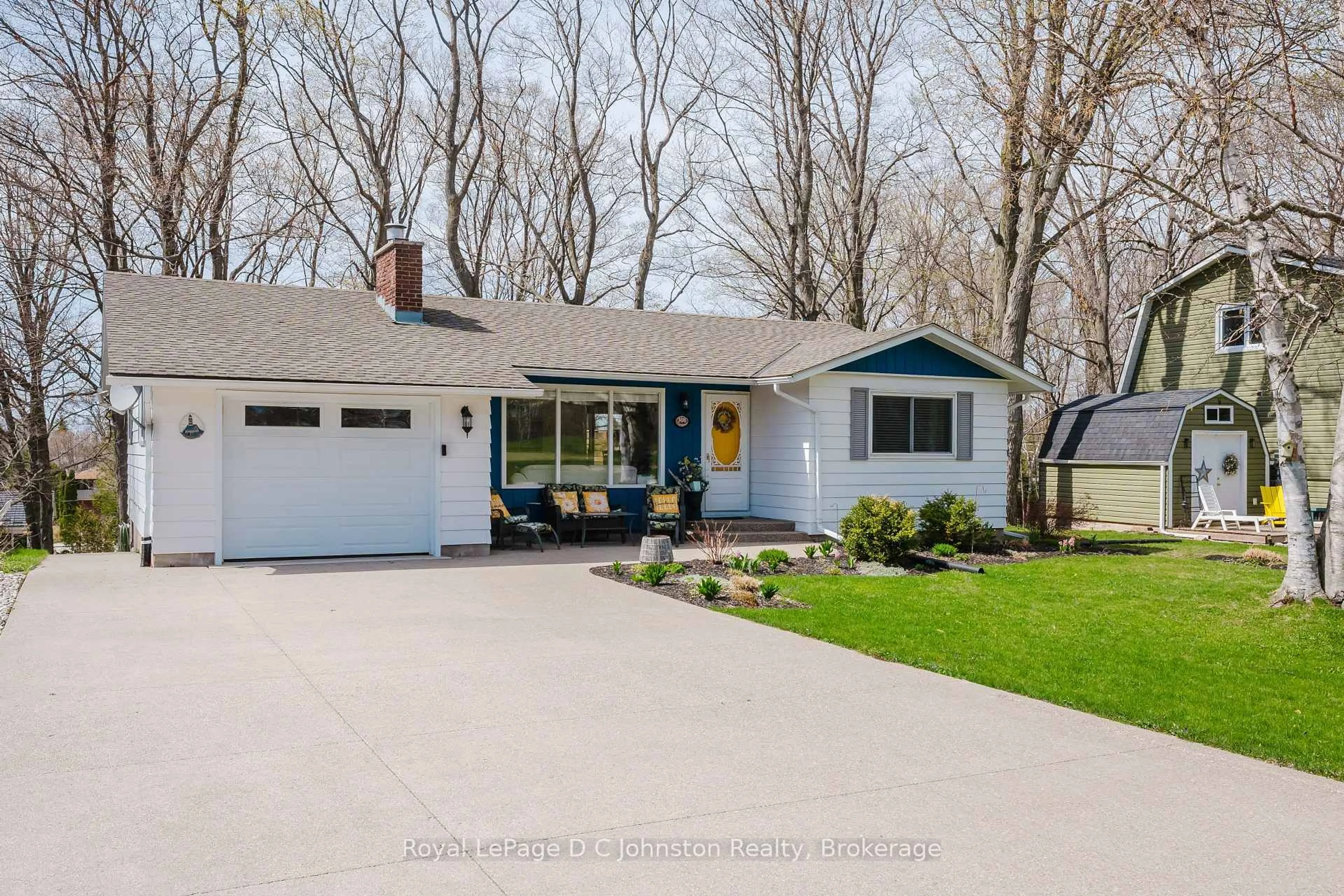 Home with vinyl exterior material, street for 308 Tyendinaga Dr, Saugeen Shores Ontario N0H 2L0