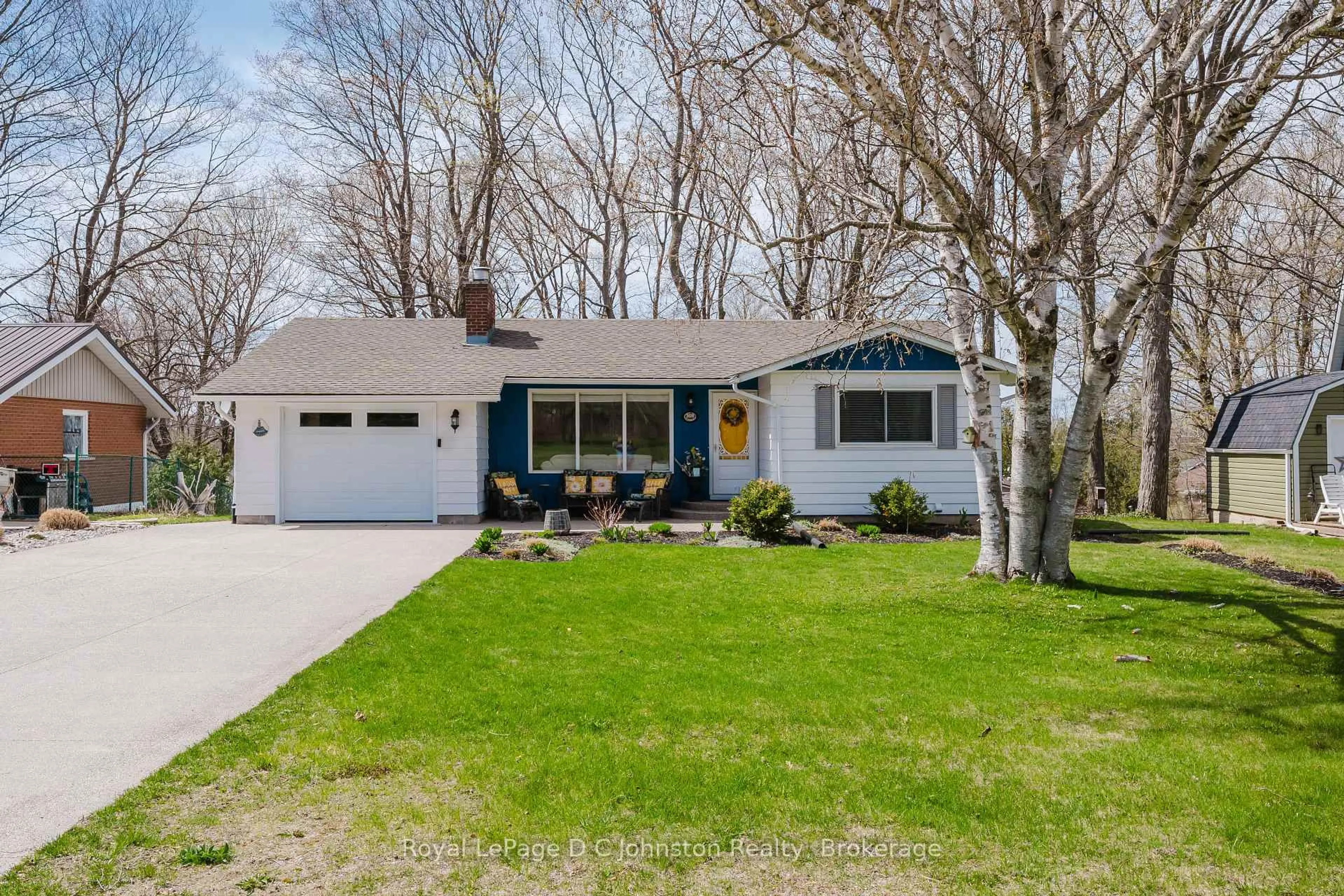 Home with vinyl exterior material, street for 308 Tyendinaga Dr, Saugeen Shores Ontario N0H 2L0