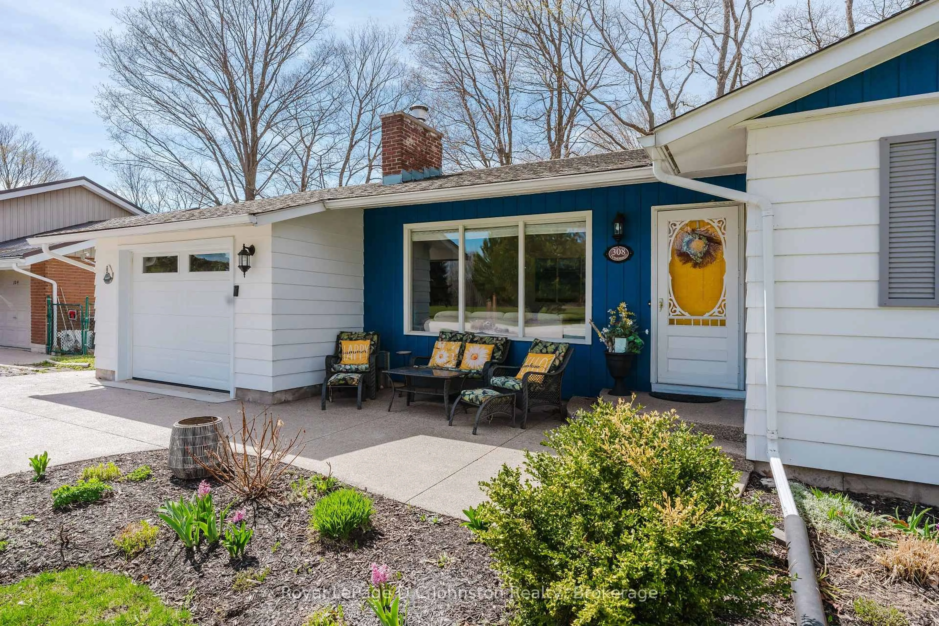 Home with vinyl exterior material, street for 308 Tyendinaga Dr, Saugeen Shores Ontario N0H 2L0