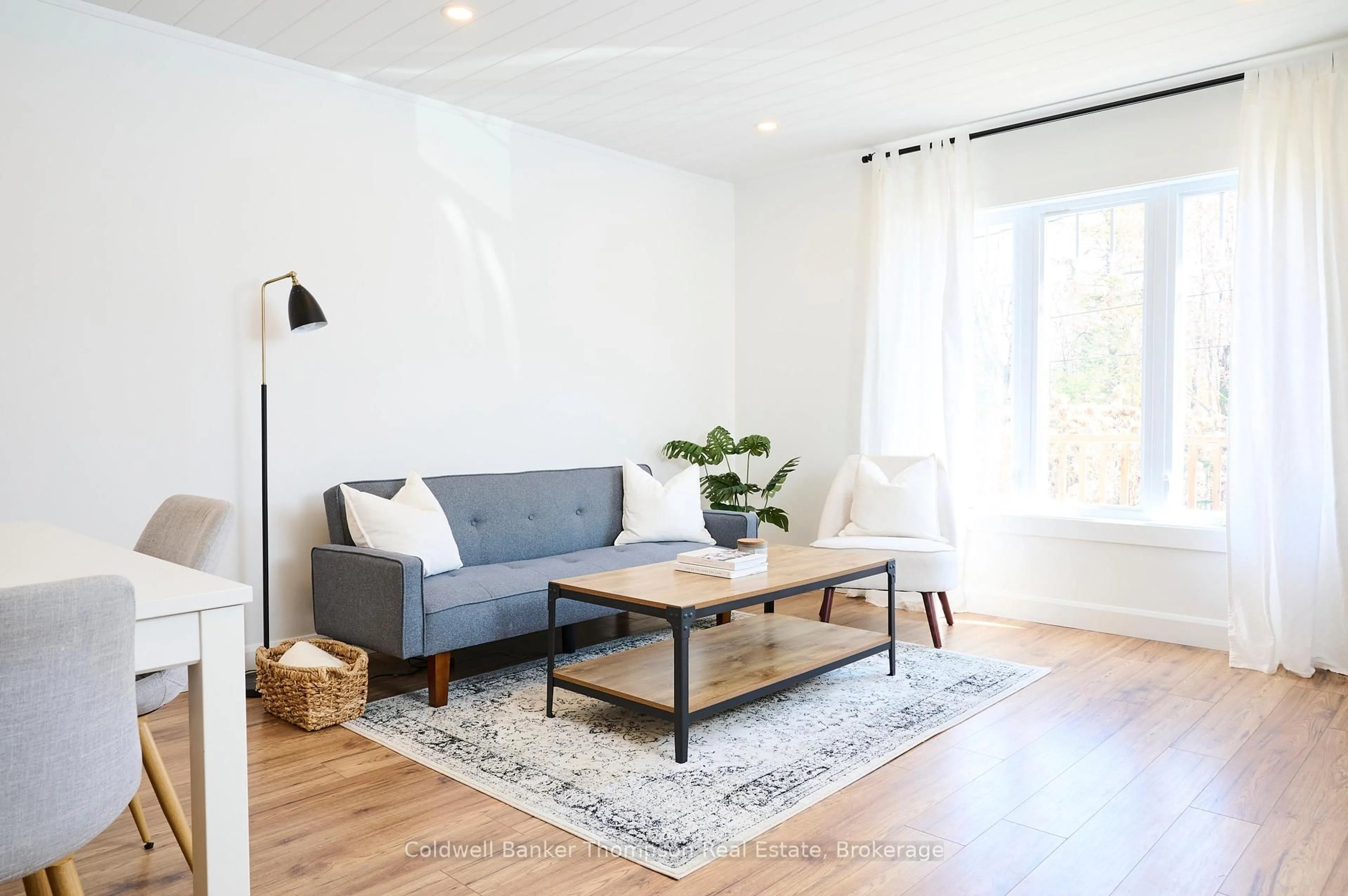 Living room with furniture, wood/laminate floor for 164 Earls Rd, Huntsville Ontario P1H 1C7