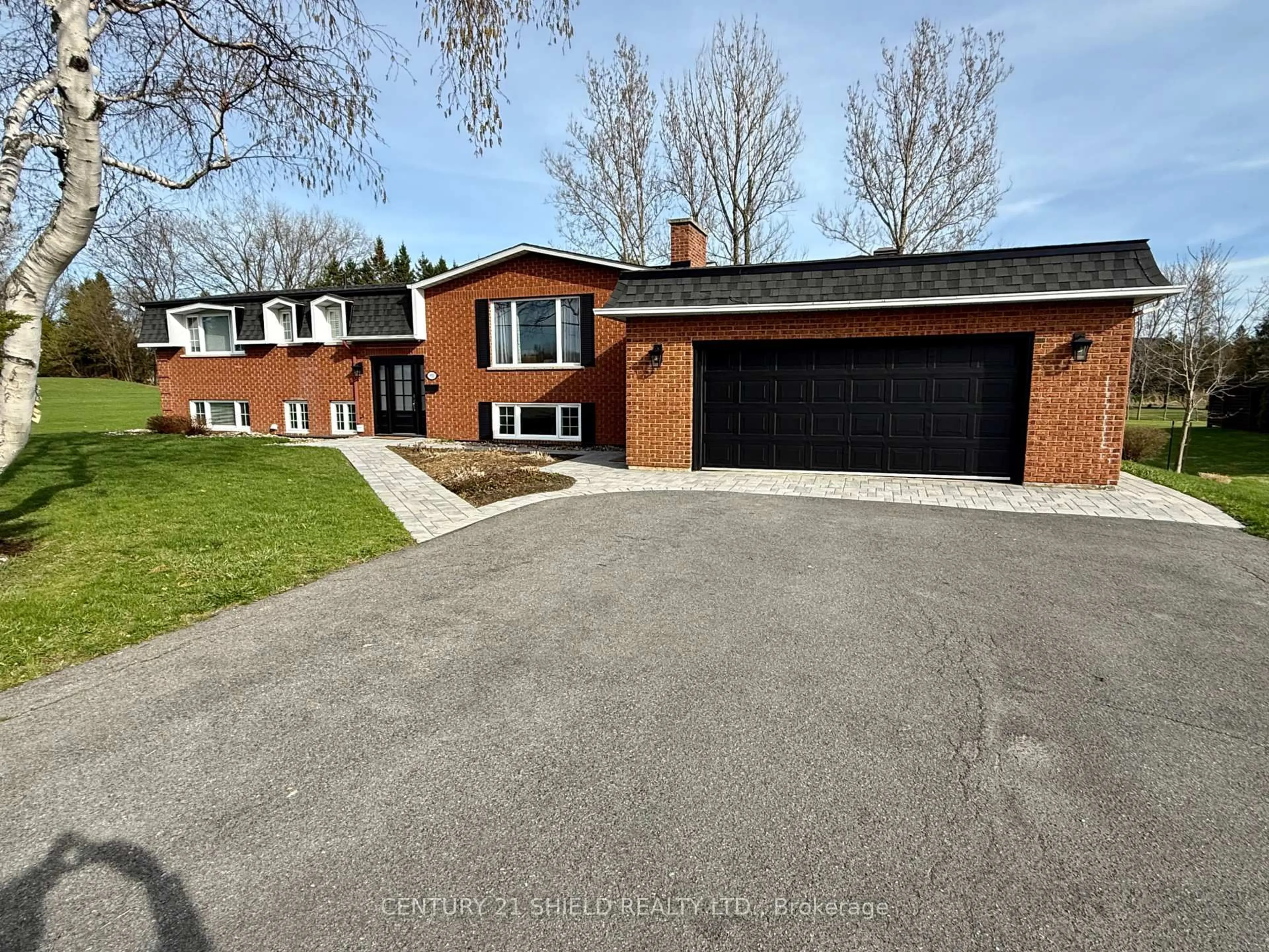 A pic from outside/outdoor area/front of a property/back of a property/a pic from drone, street for 910 Tollgate Rd, Cornwall Ontario K6H 5R6