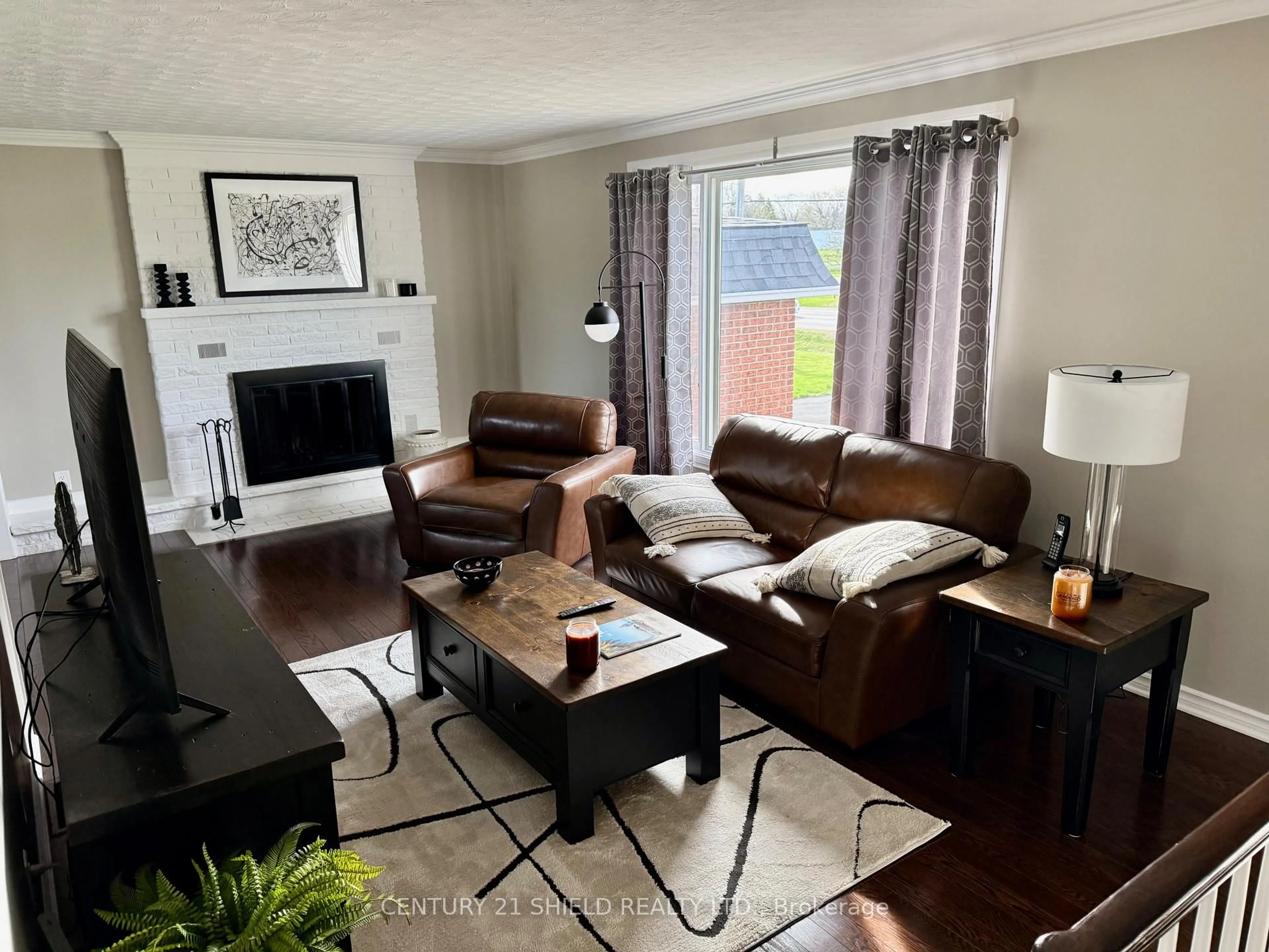 Living room with furniture, wood/laminate floor for 910 Tollgate Rd, Cornwall Ontario K6H 5R6