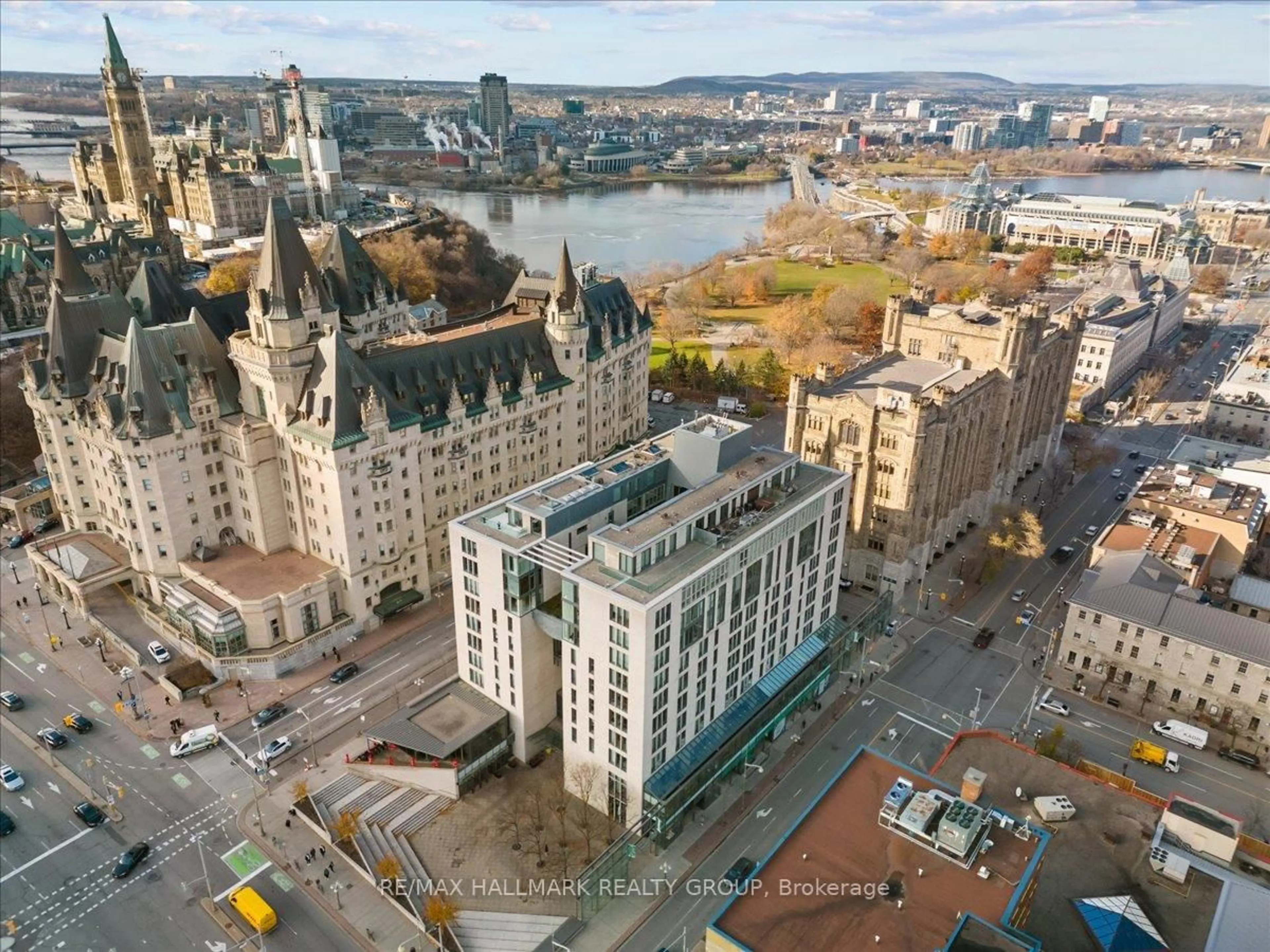 A pic from outside/outdoor area/front of a property/back of a property/a pic from drone, city buildings view from balcony for 700 SUSSEX Dr #304, Ottawa Ontario K1N 1K4