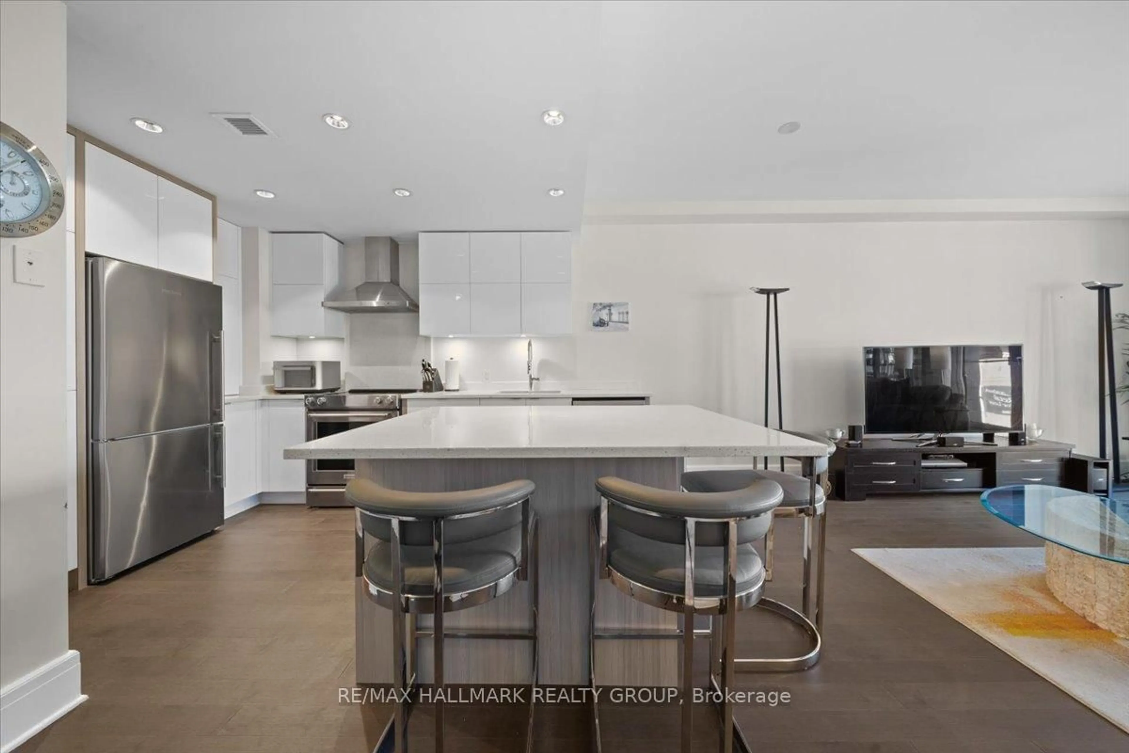Contemporary kitchen, unknown for 700 SUSSEX Dr #304, Ottawa Ontario K1N 1K4