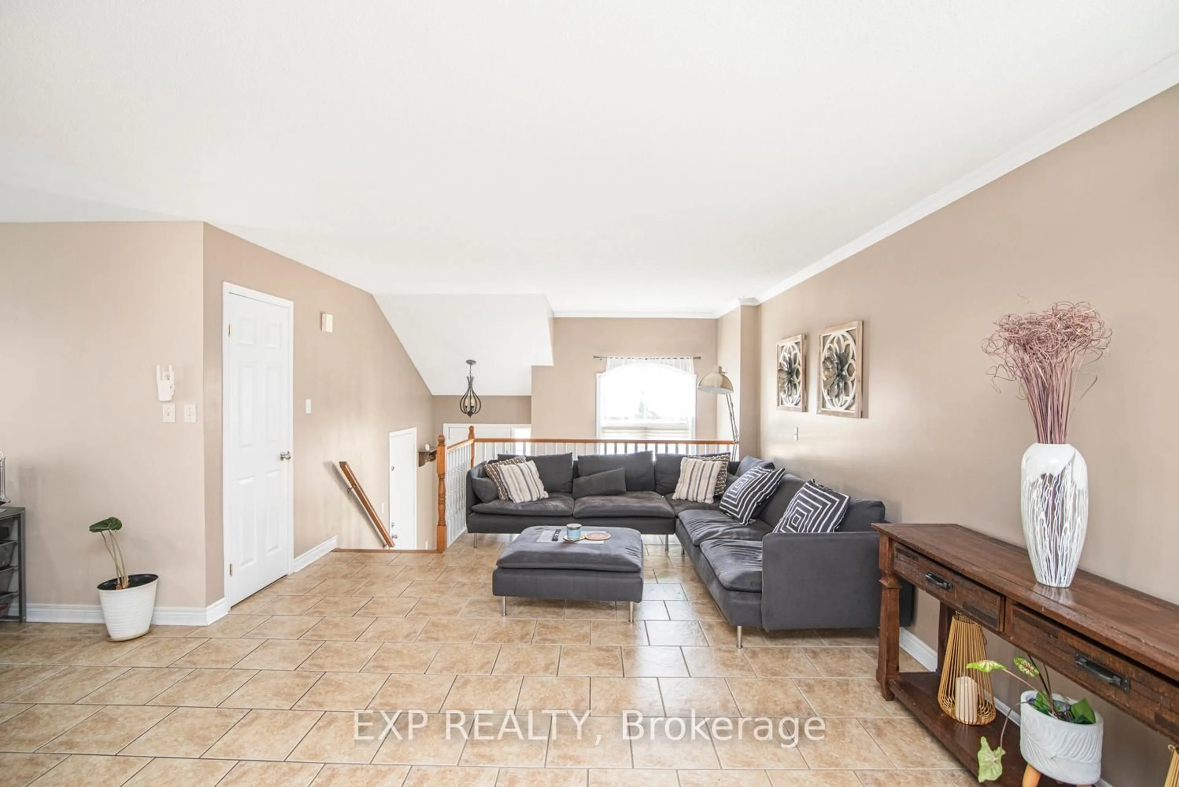 Living room with furniture, unknown for 360 White Sands Dr, London South Ontario N6M 1J1