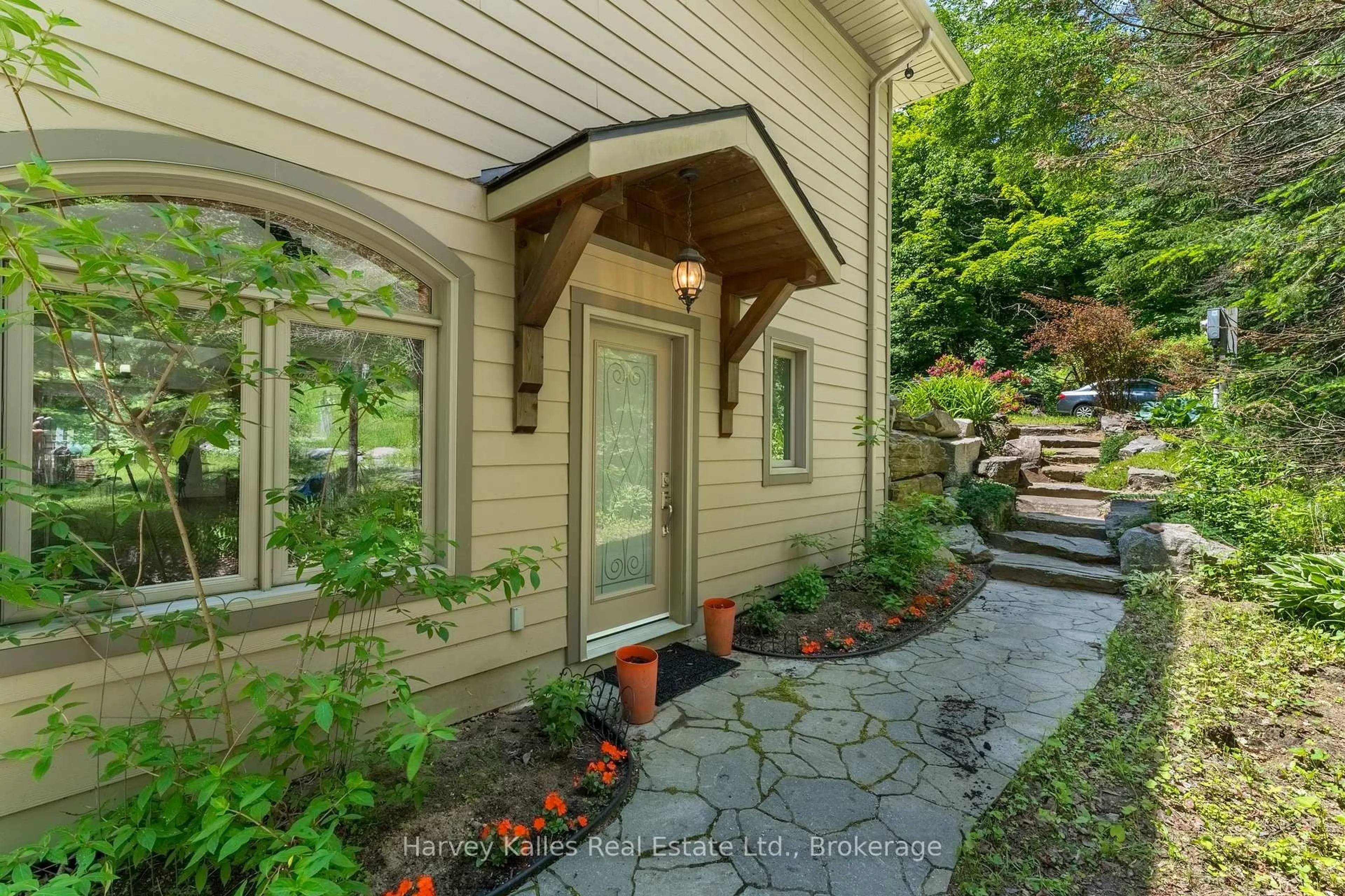 Indoor entryway for 1161 SANDWOOD Rd #9, Muskoka Lakes Ontario P0B 1M0