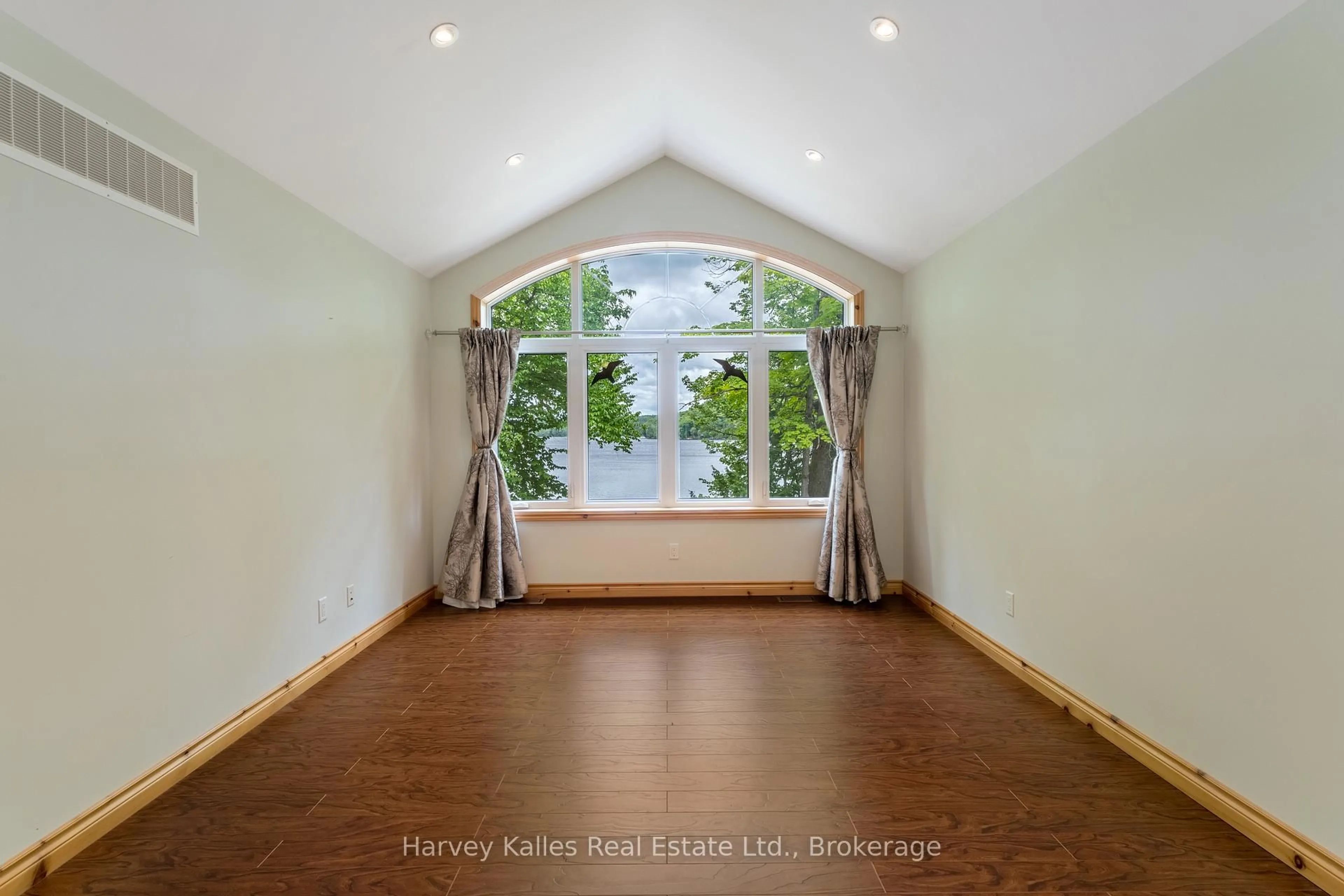 Indoor entryway for 1161 SANDWOOD Rd #9, Muskoka Lakes Ontario P0B 1M0