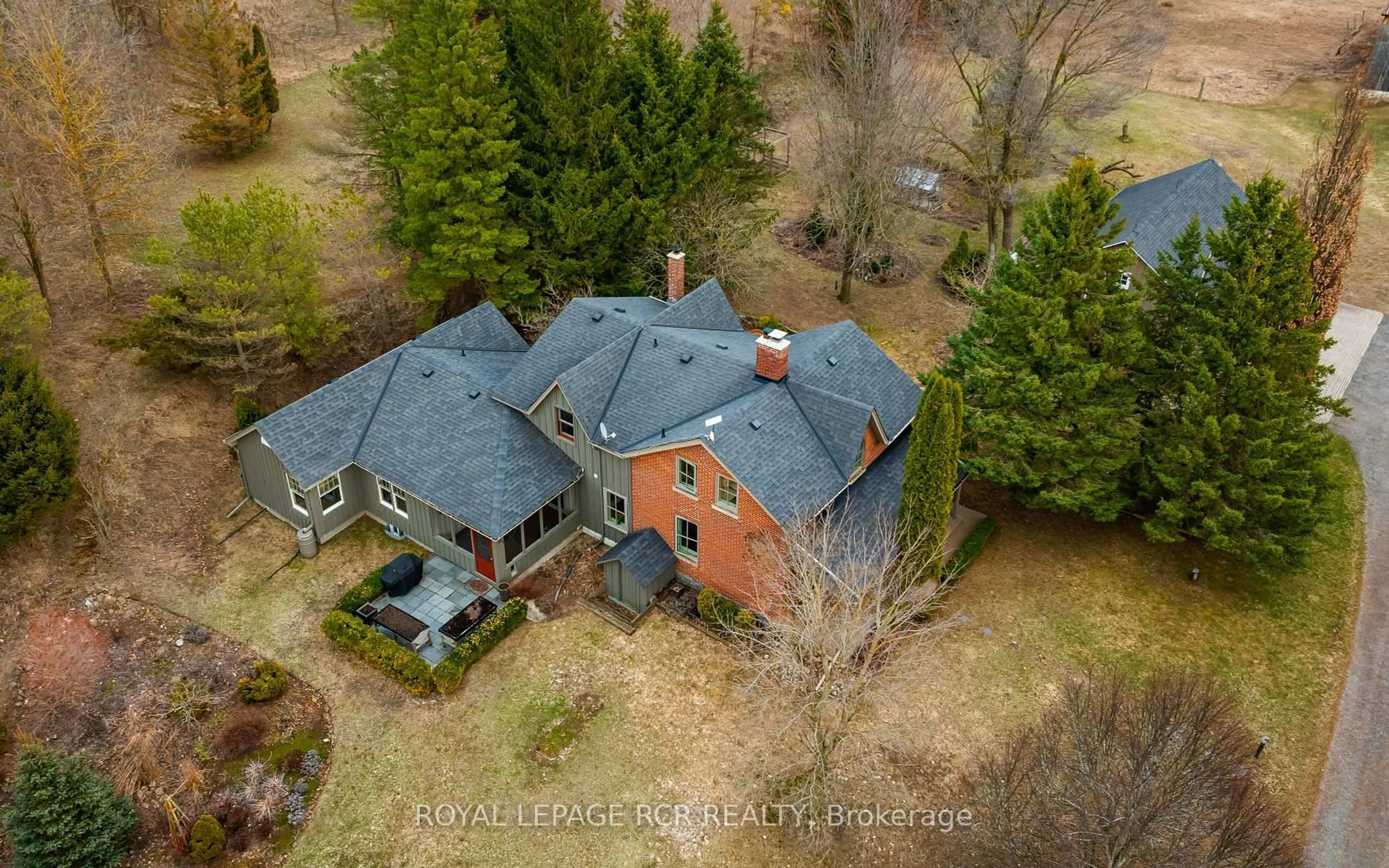 A pic from outside/outdoor area/front of a property/back of a property/a pic from drone, unknown for 5955 Third Line, Erin Ontario N0B 1Z0