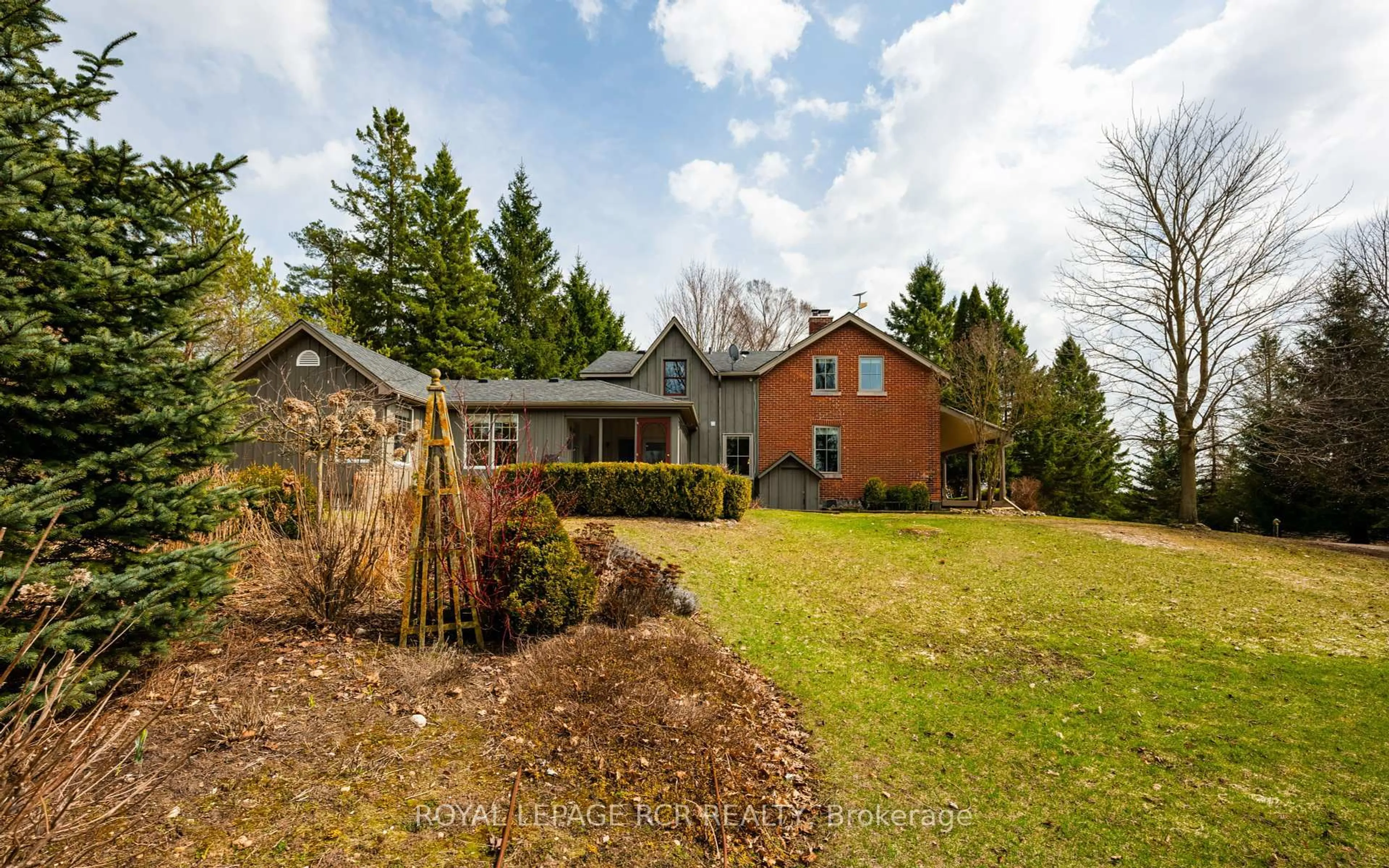 A pic from outside/outdoor area/front of a property/back of a property/a pic from drone, unknown for 5955 Third Line, Erin Ontario N0B 1Z0
