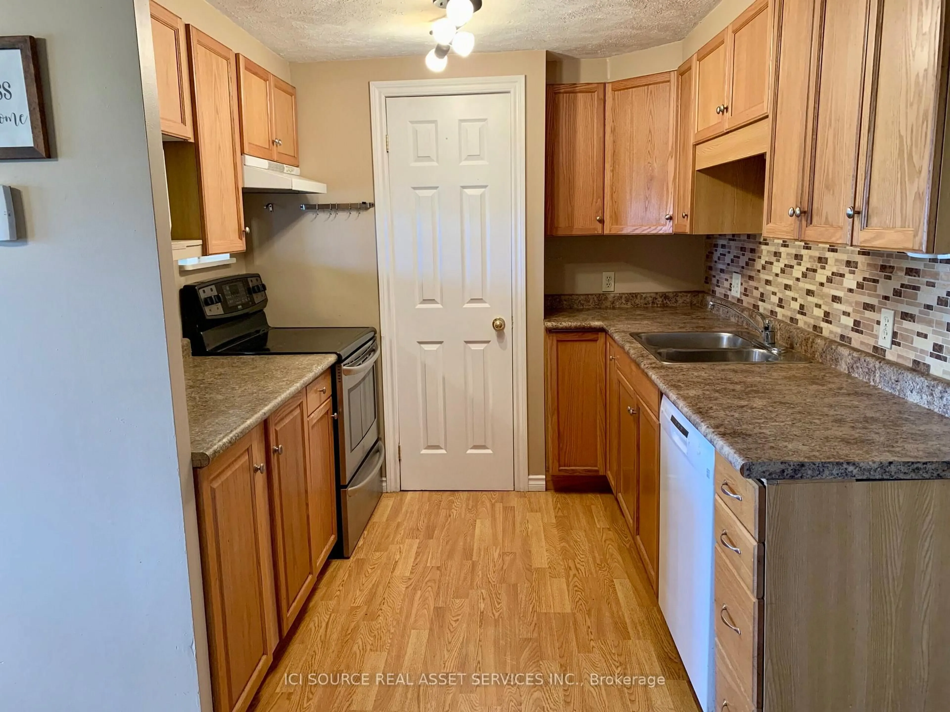 Standard kitchen, wood/laminate floor for 206 Lindsay Rd 30 N/A, Northern Bruce Peninsula Ontario N0H 1Z0