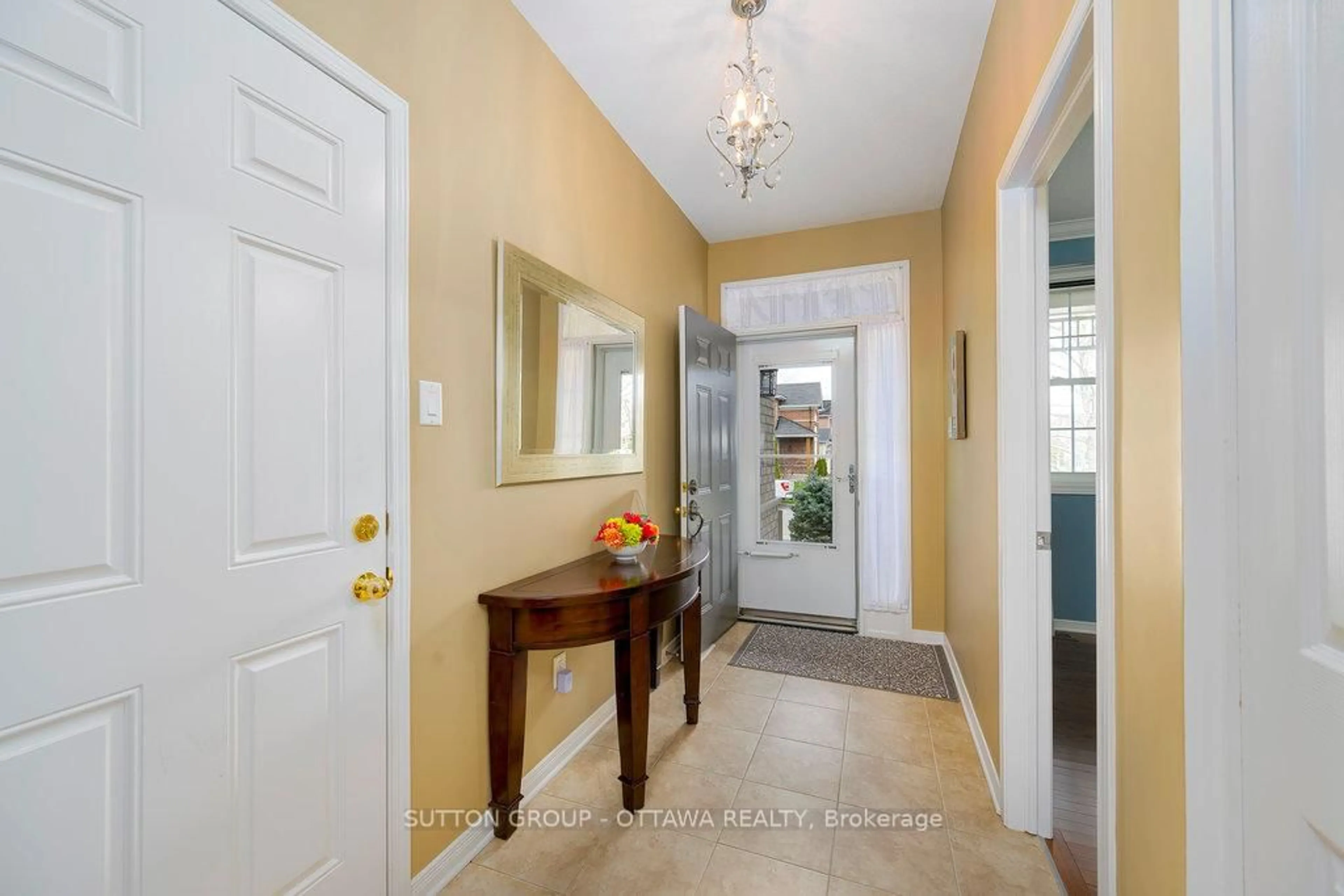 Indoor entryway for 166 Hartsmere Dr, Ottawa Ontario K2S 2H4