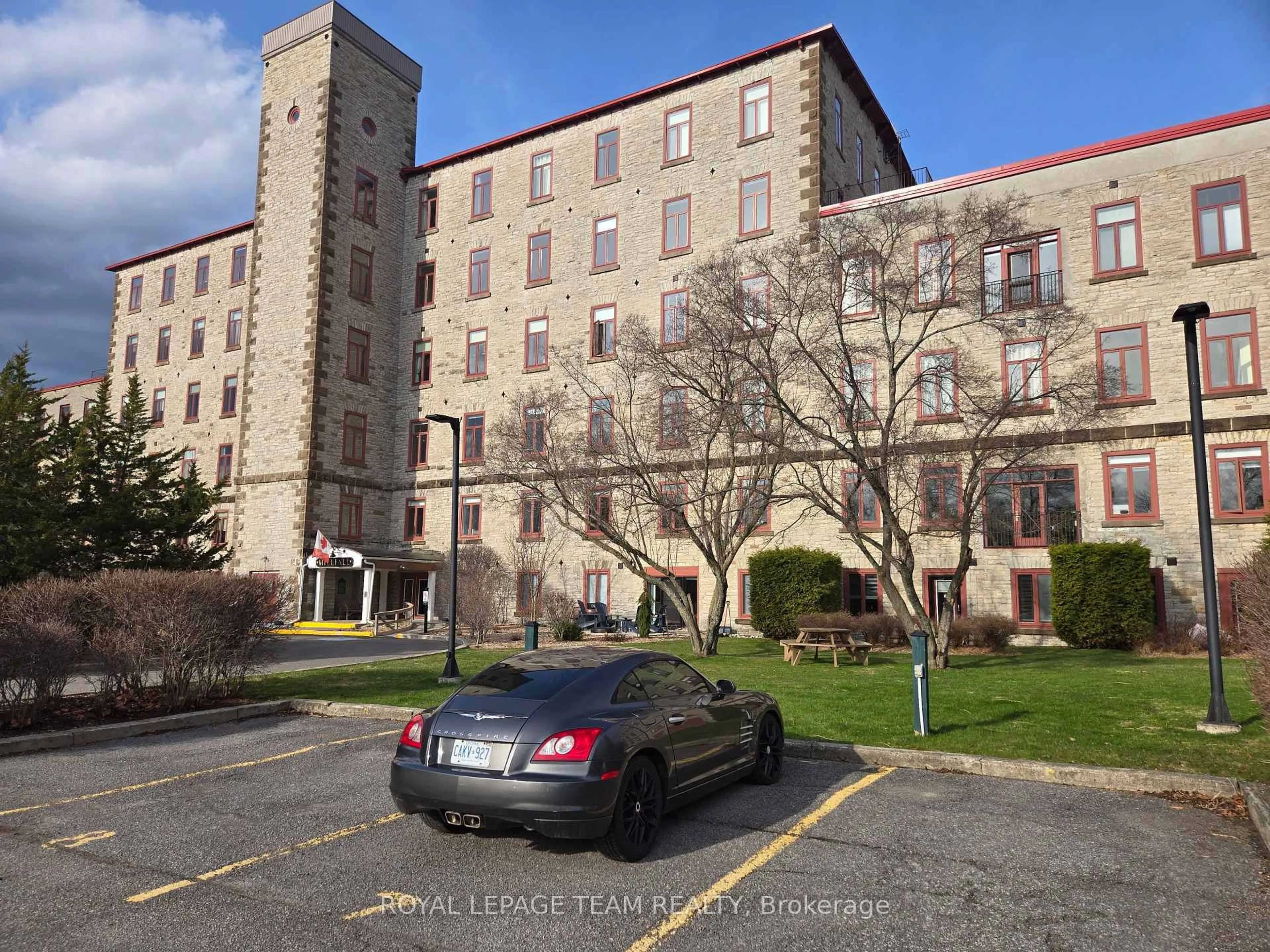 A pic from outside/outdoor area/front of a property/back of a property/a pic from drone, building for 1 Rosamond St #409, Almonte Ontario K0A 1A0