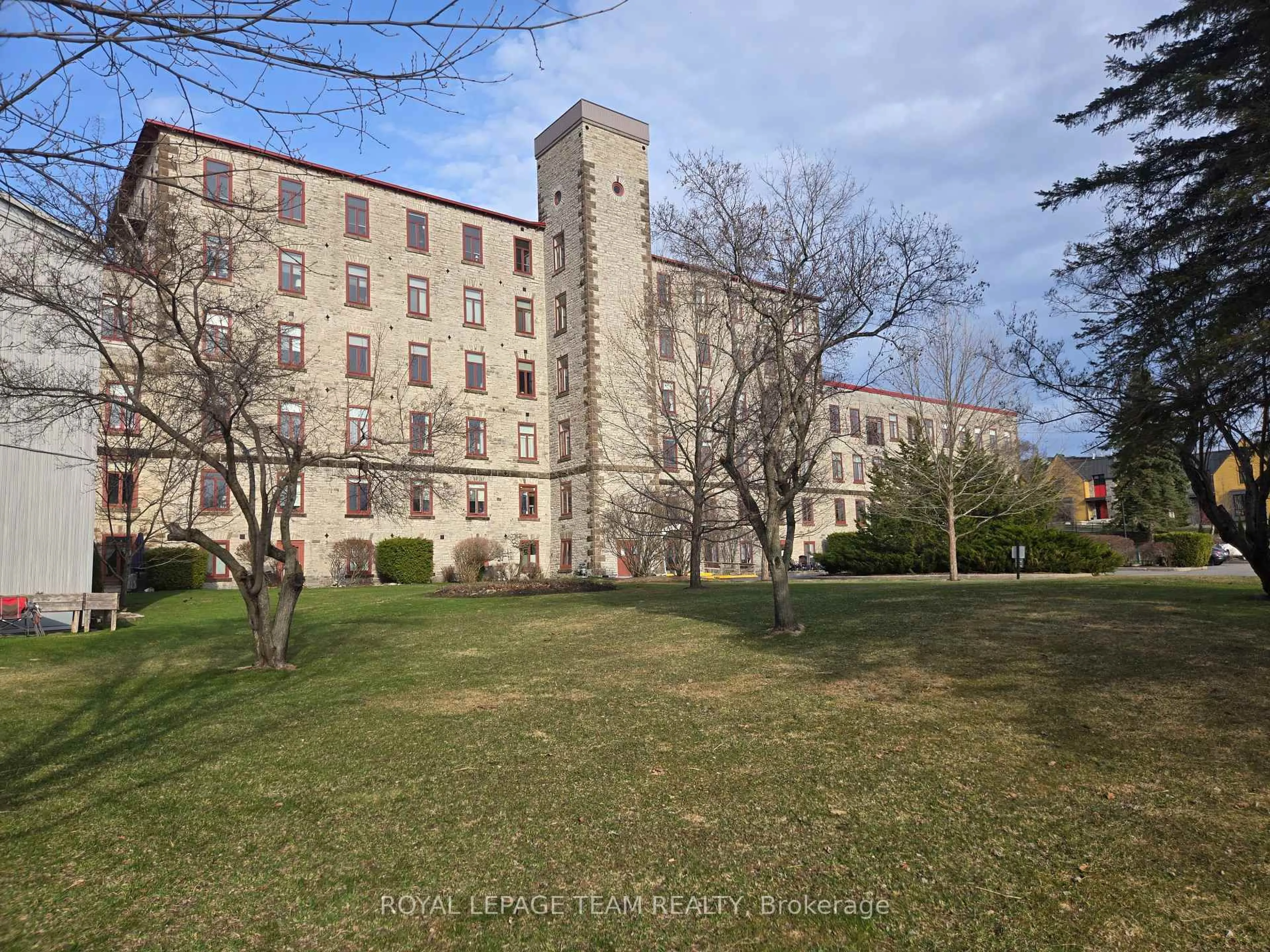 A pic from outside/outdoor area/front of a property/back of a property/a pic from drone, building for 1 Rosamond St #409, Almonte Ontario K0A 1A0