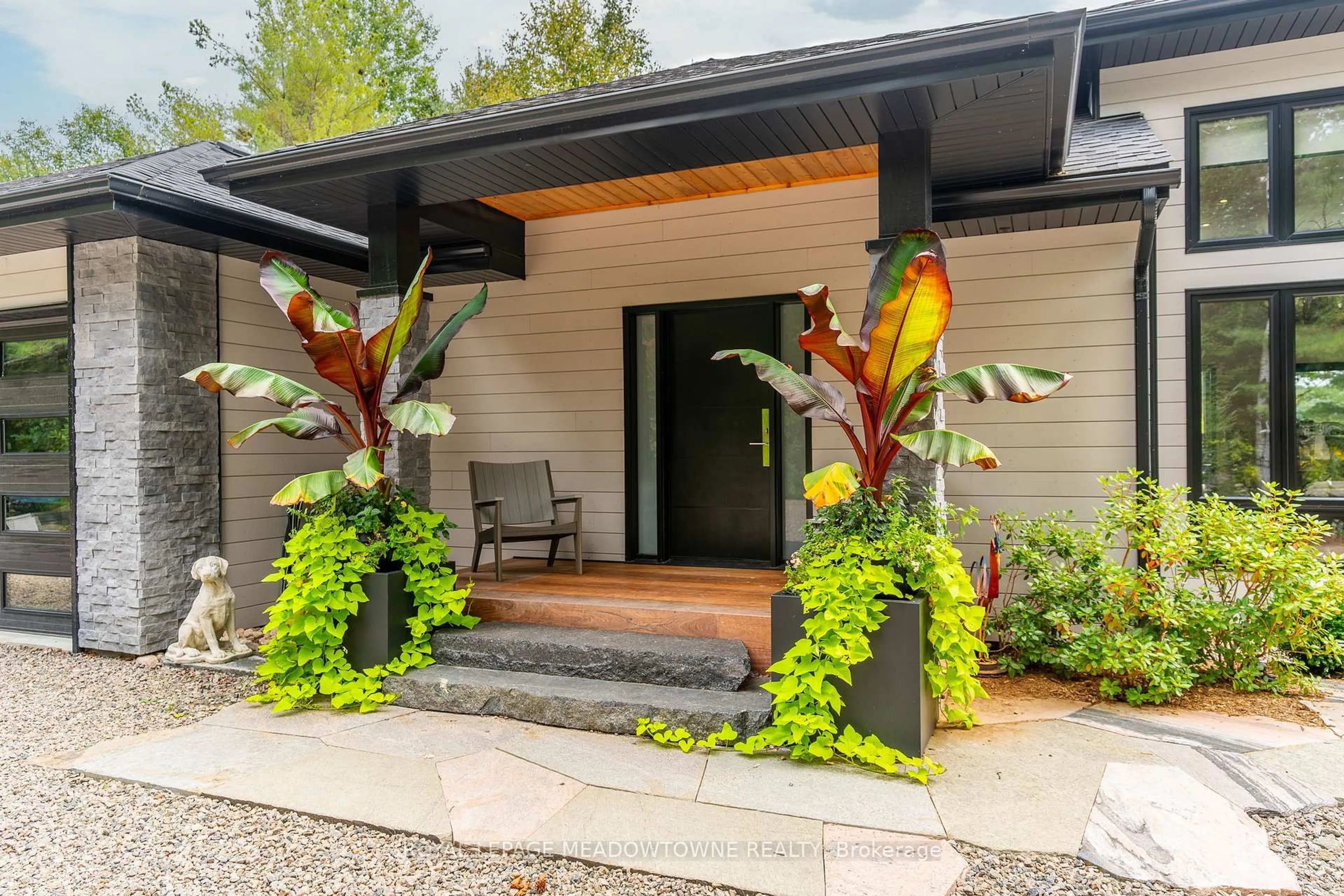 Indoor entryway for 15076 Highway 118 Highway, Dysart et al Ontario K0M 1S0