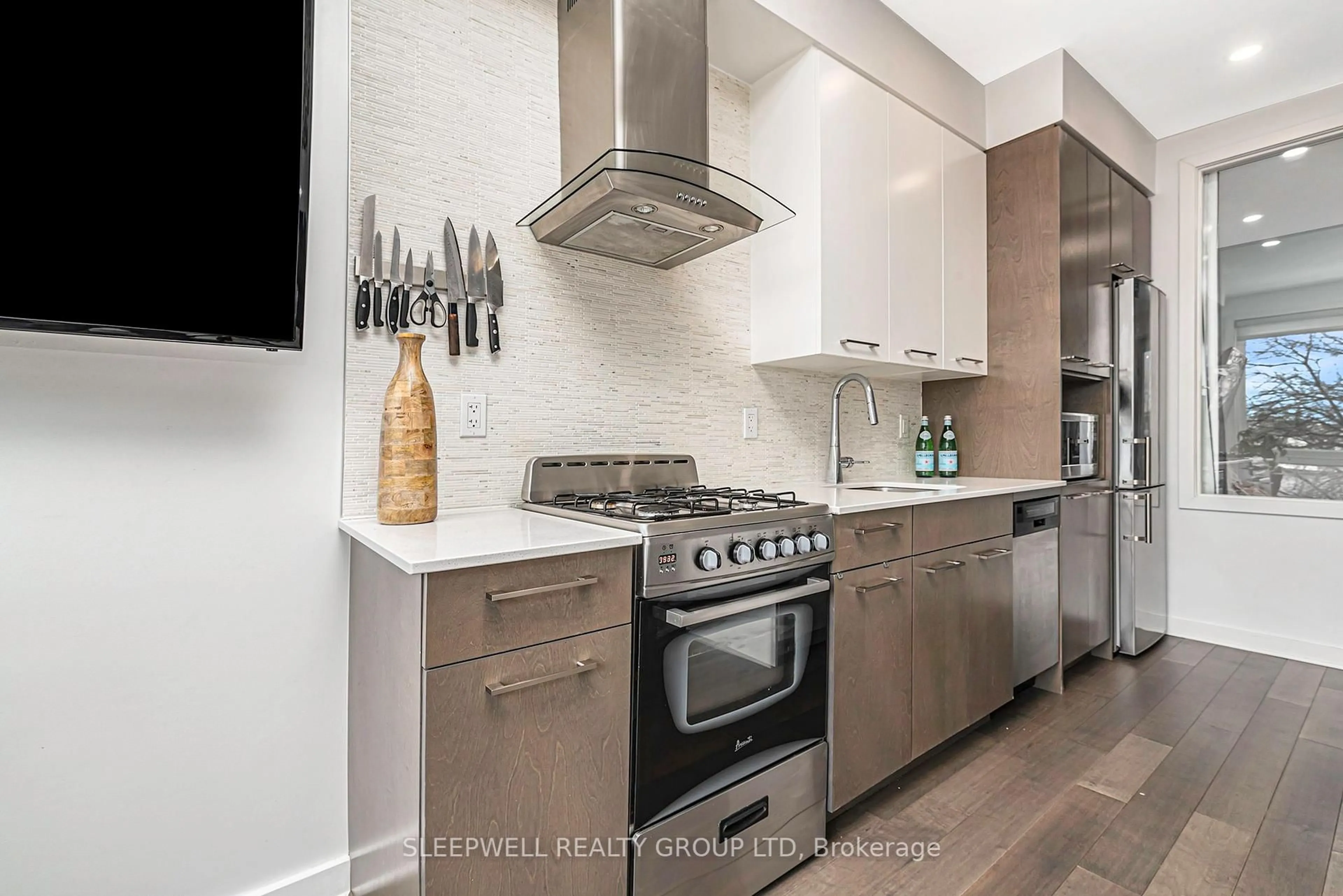Contemporary kitchen, ceramic/tile floor for 22 Perkins St #304, Ottawa Ontario K1R 7G5