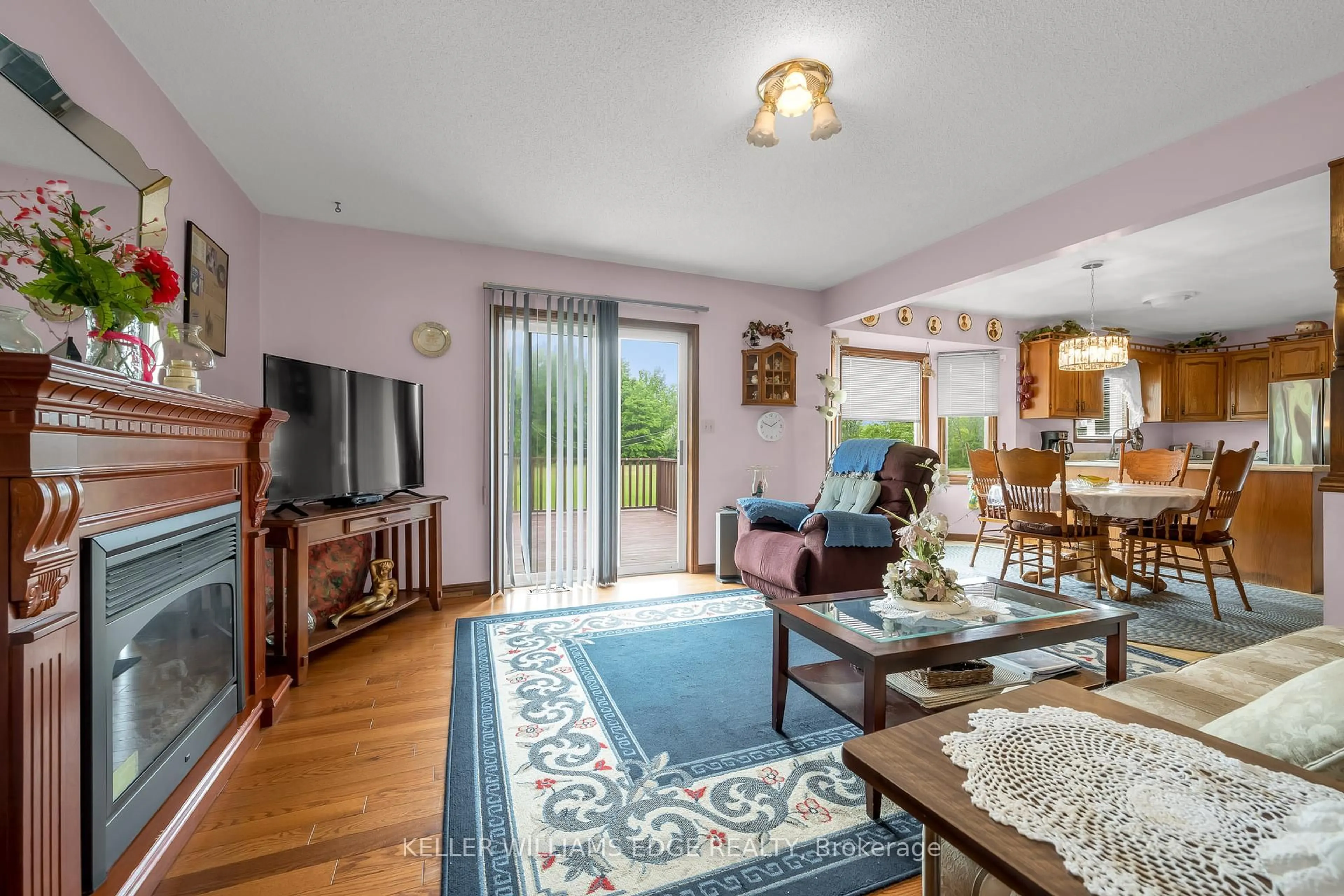 Living room with furniture, unknown for 2808 Dominion Rd, Fort Erie Ontario L0S 1N0