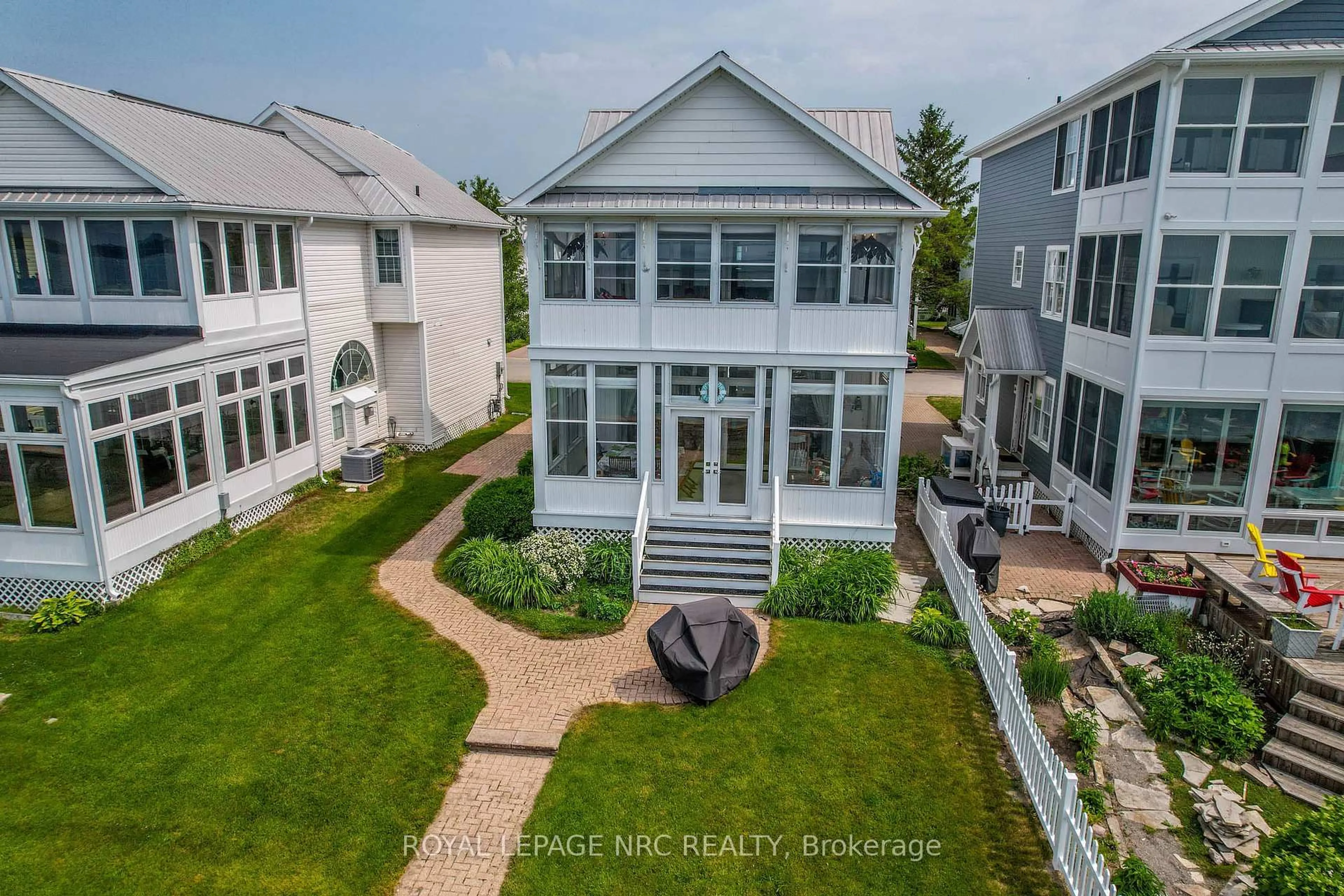 A pic from outside/outdoor area/front of a property/back of a property/a pic from drone, unknown for 23 Promenade Way, Fort Erie Ontario L0S 1B0