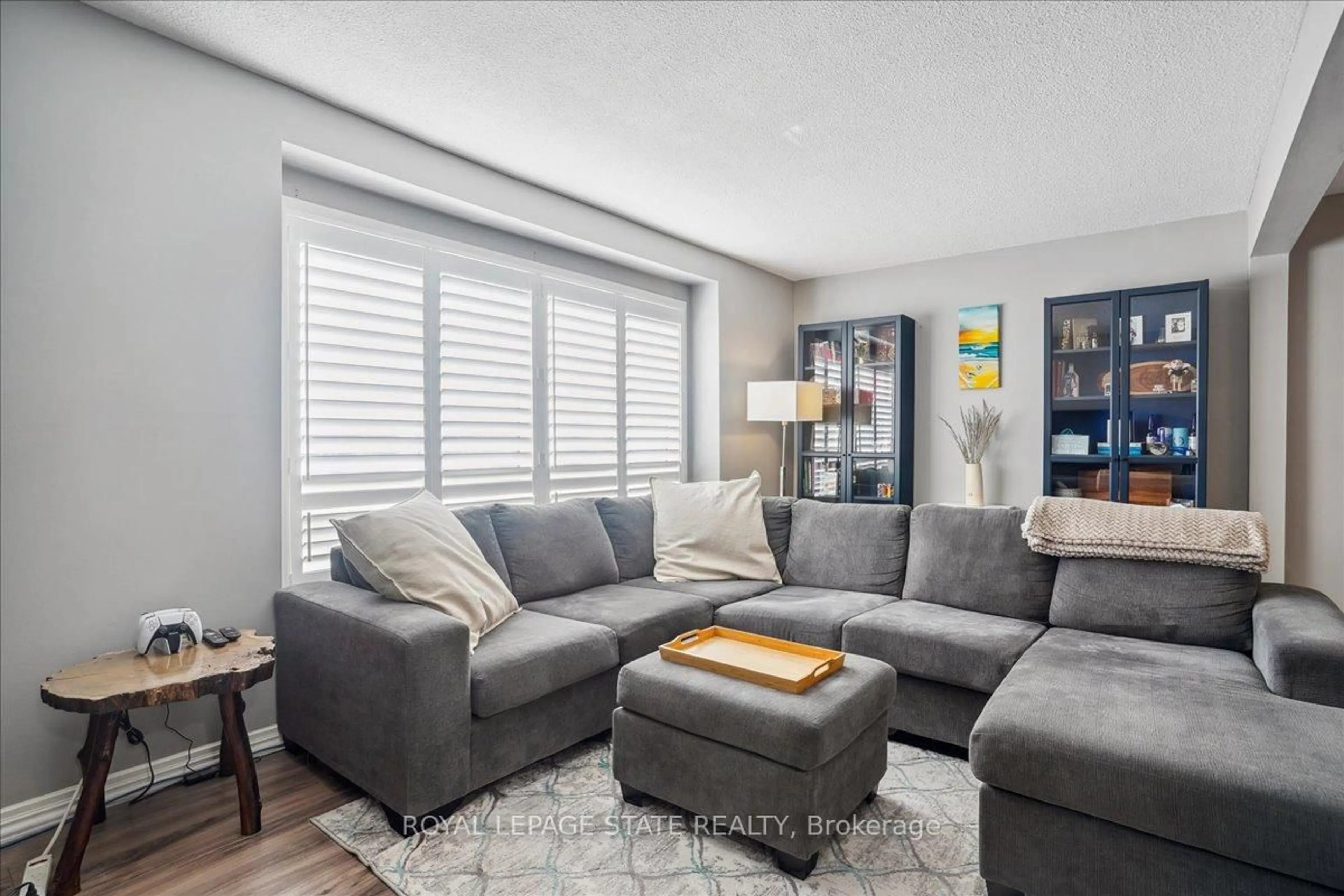 Living room with furniture, unknown for 125 Bonaventure Dr #19, Hamilton Ontario L9C 5Y9