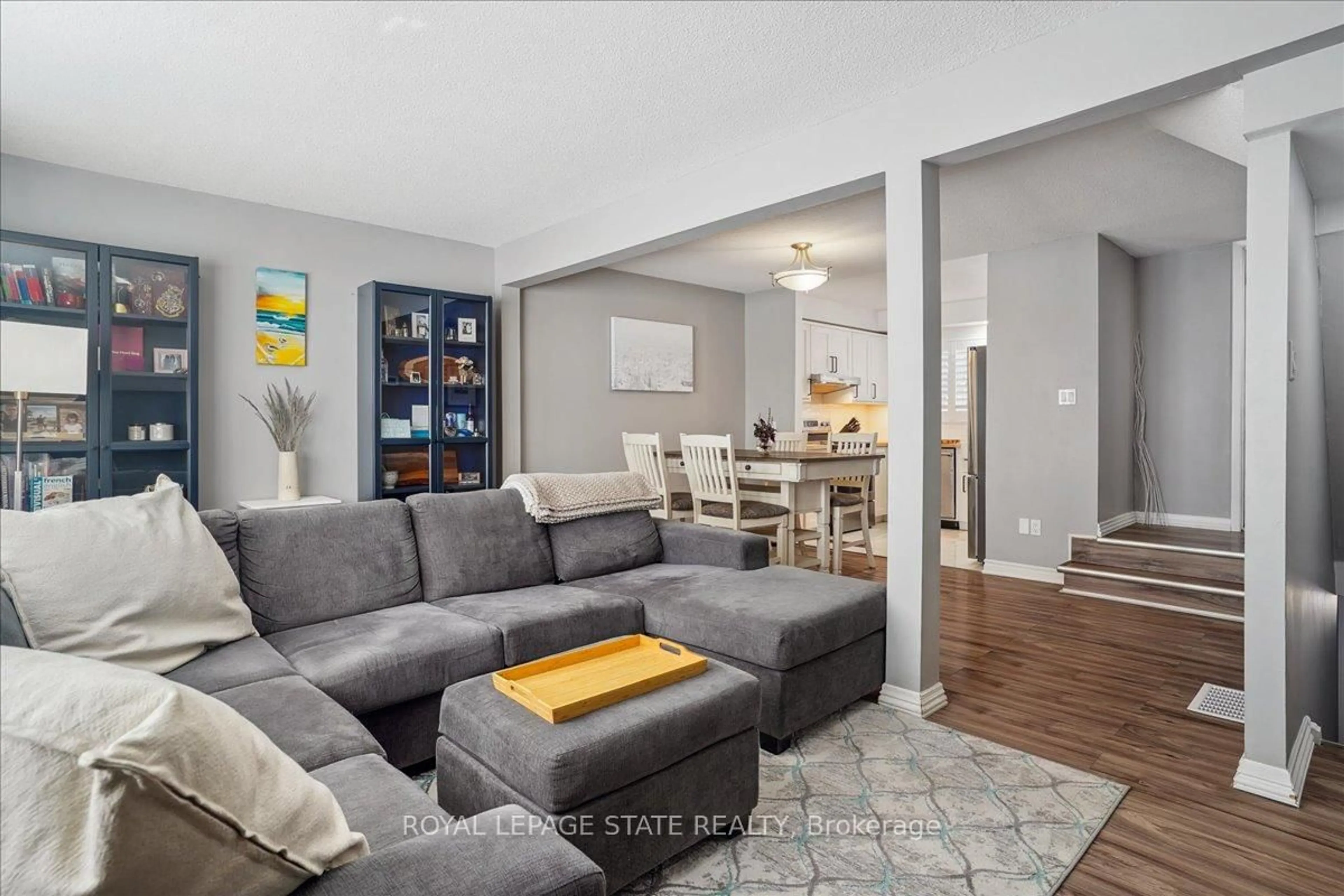 Living room with furniture, unknown for 125 Bonaventure Dr #19, Hamilton Ontario L9C 5Y9