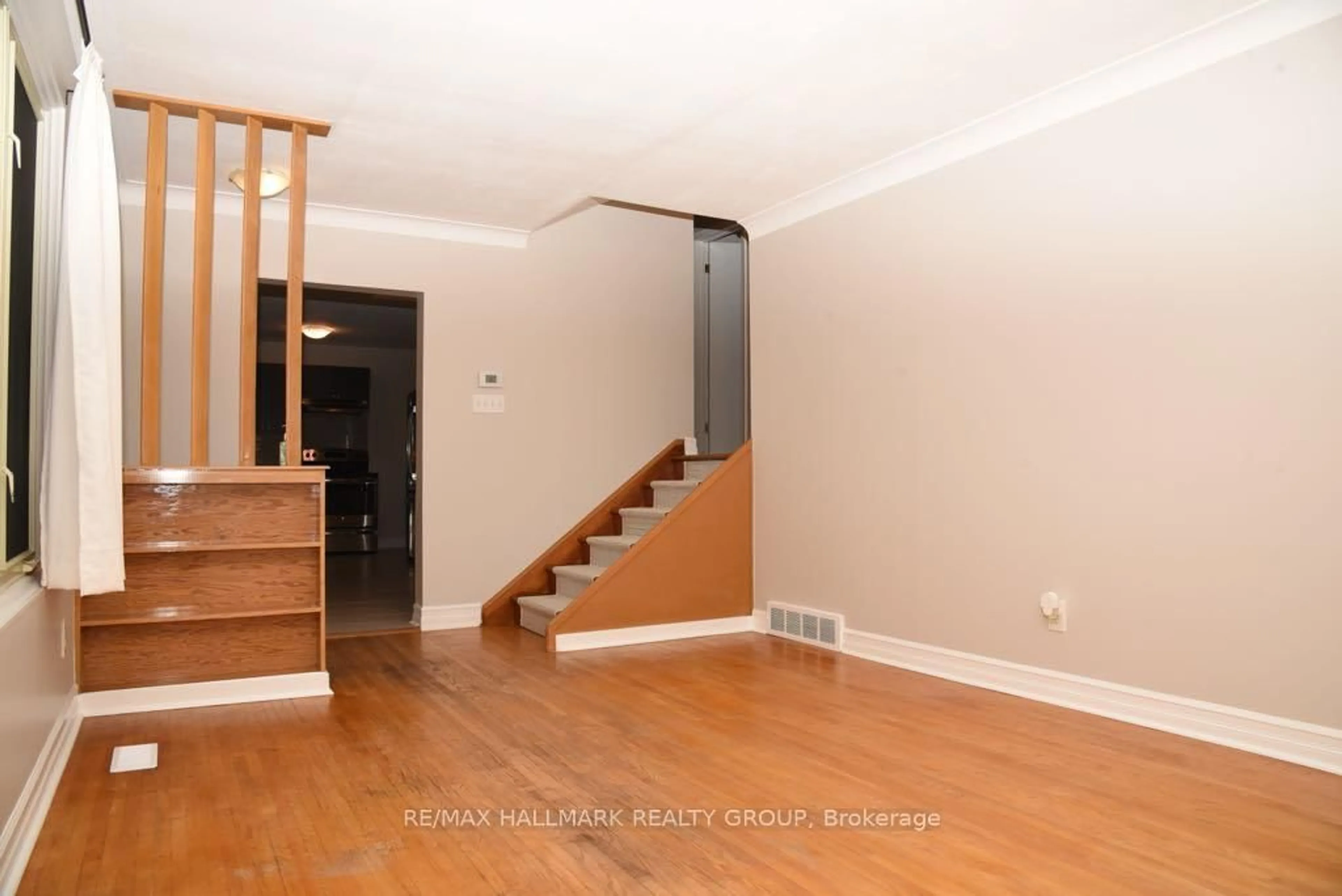 Unknown for 28 Kirkstall Ave, Ottawa Ontario K2G 3M5