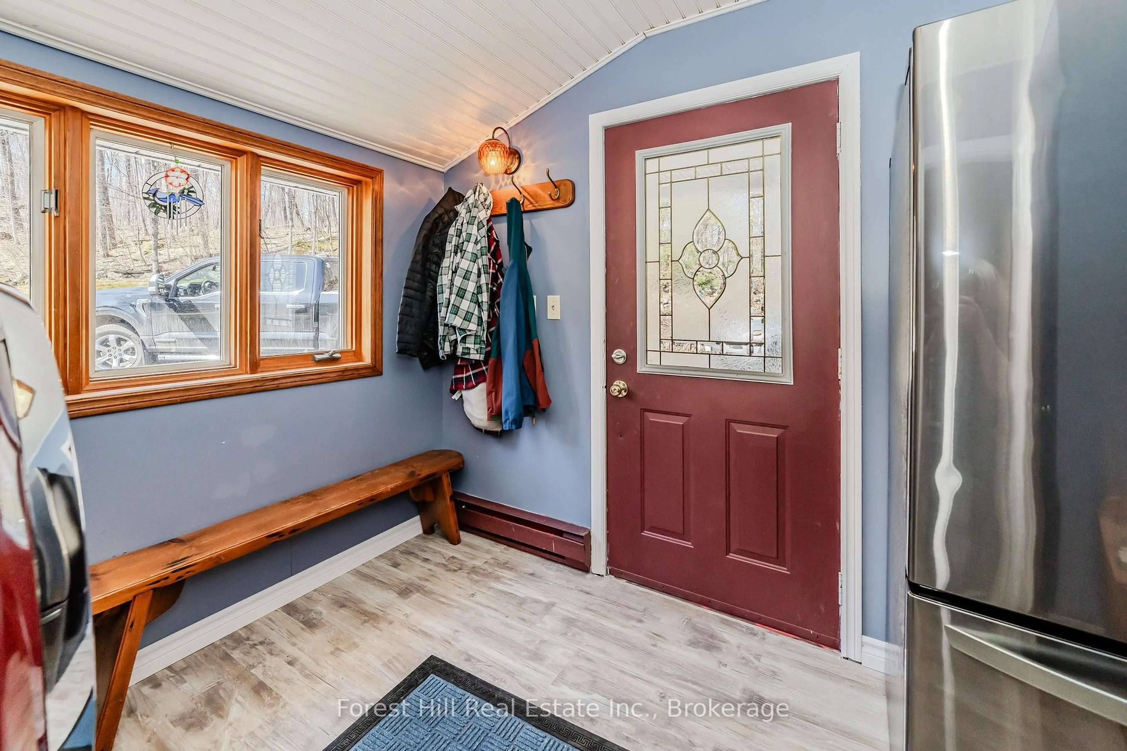 Indoor entryway for 53 TODHOLM Dr, Muskoka Lakes Ontario P0B 1J0