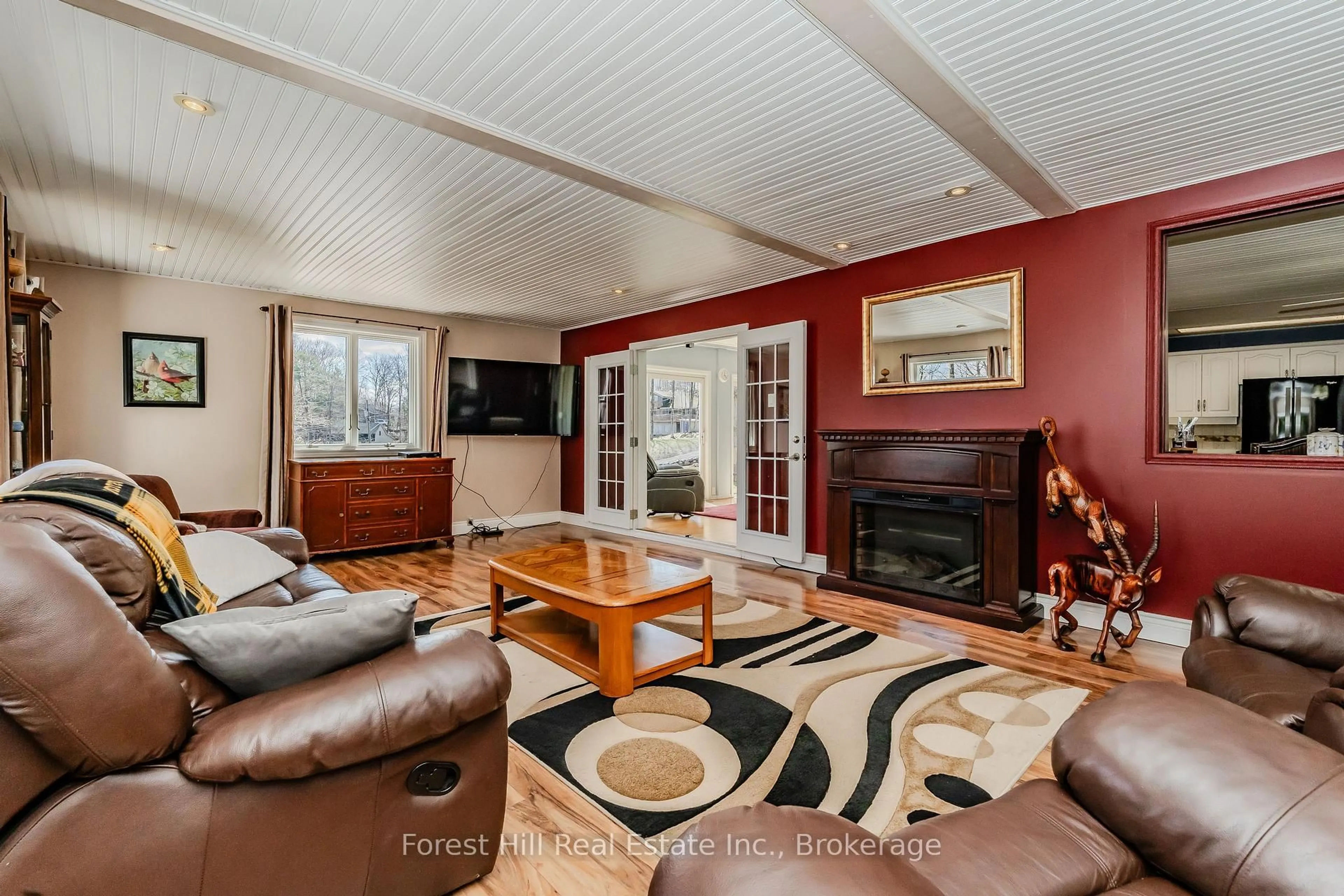 Living room with furniture, unknown for 53 TODHOLM Dr, Muskoka Lakes Ontario P0B 1J0