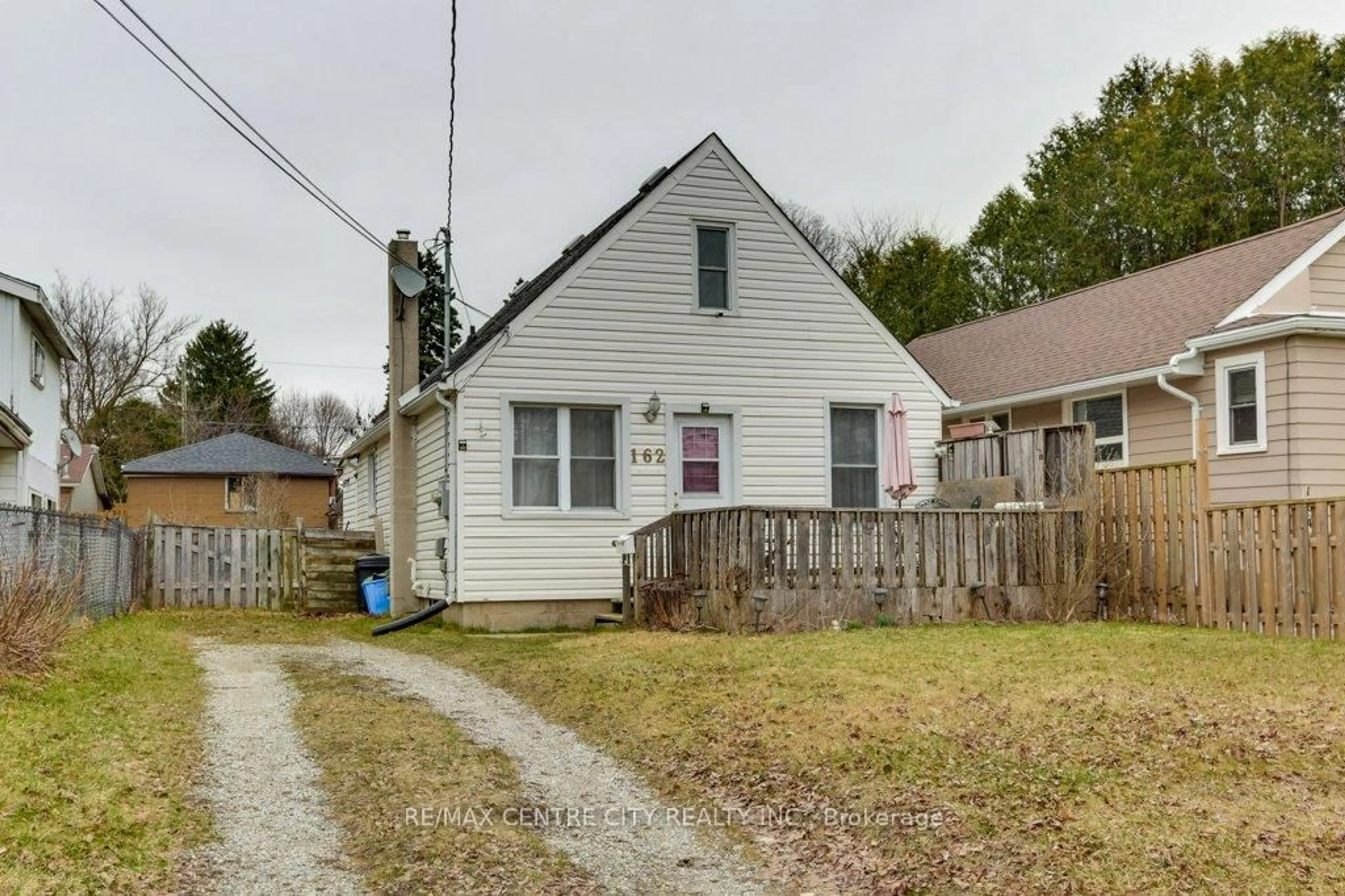 A pic from outside/outdoor area/front of a property/back of a property/a pic from drone, street for 162 Chesterfield Ave, London South Ontario N5Z 3N5