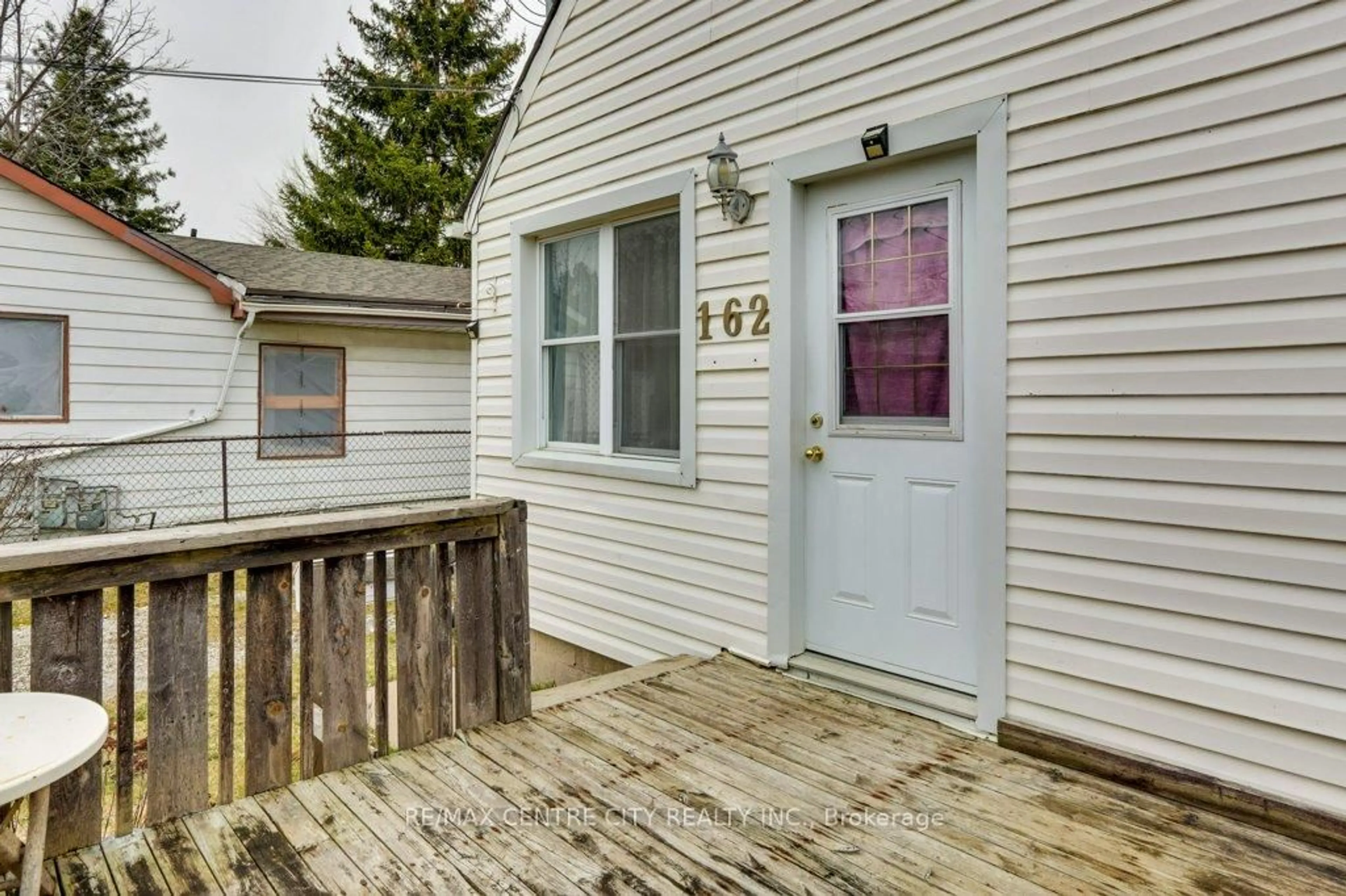 Patio, street for 162 Chesterfield Ave, London South Ontario N5Z 3N5
