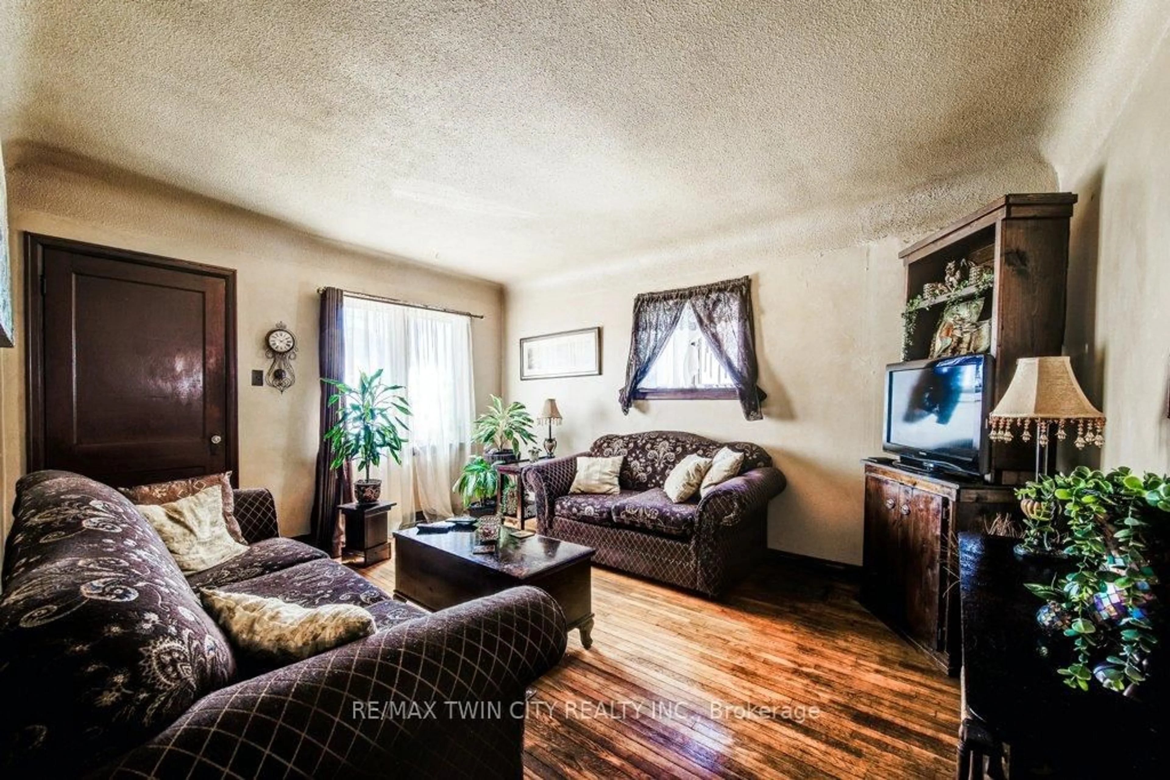 Living room with furniture, unknown for 326 Blucher Blvd, Kitchener Ontario N2H 5V9