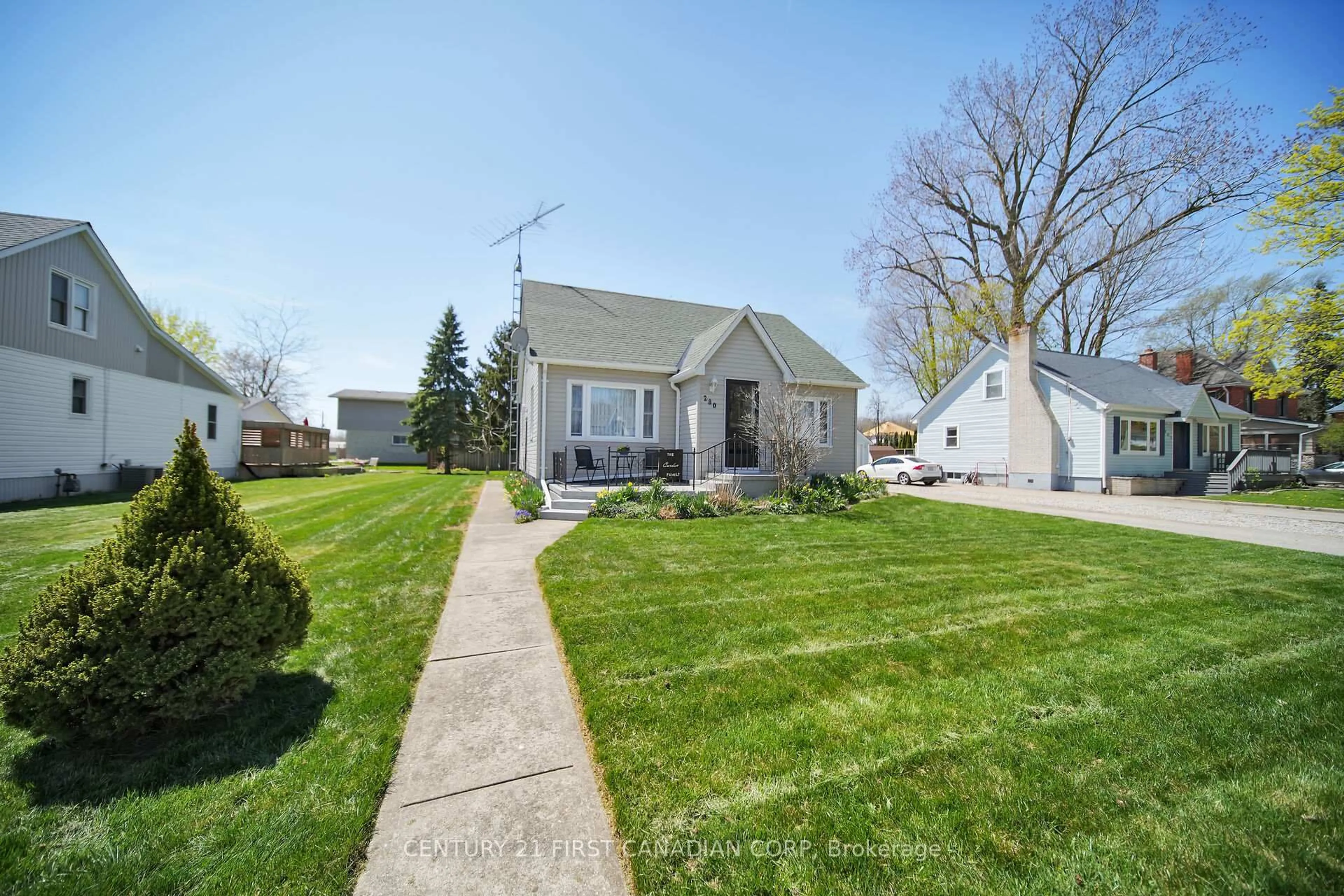 A pic from outside/outdoor area/front of a property/back of a property/a pic from drone, street for 280 Graham St, West Elgin Ontario N0L 2P0