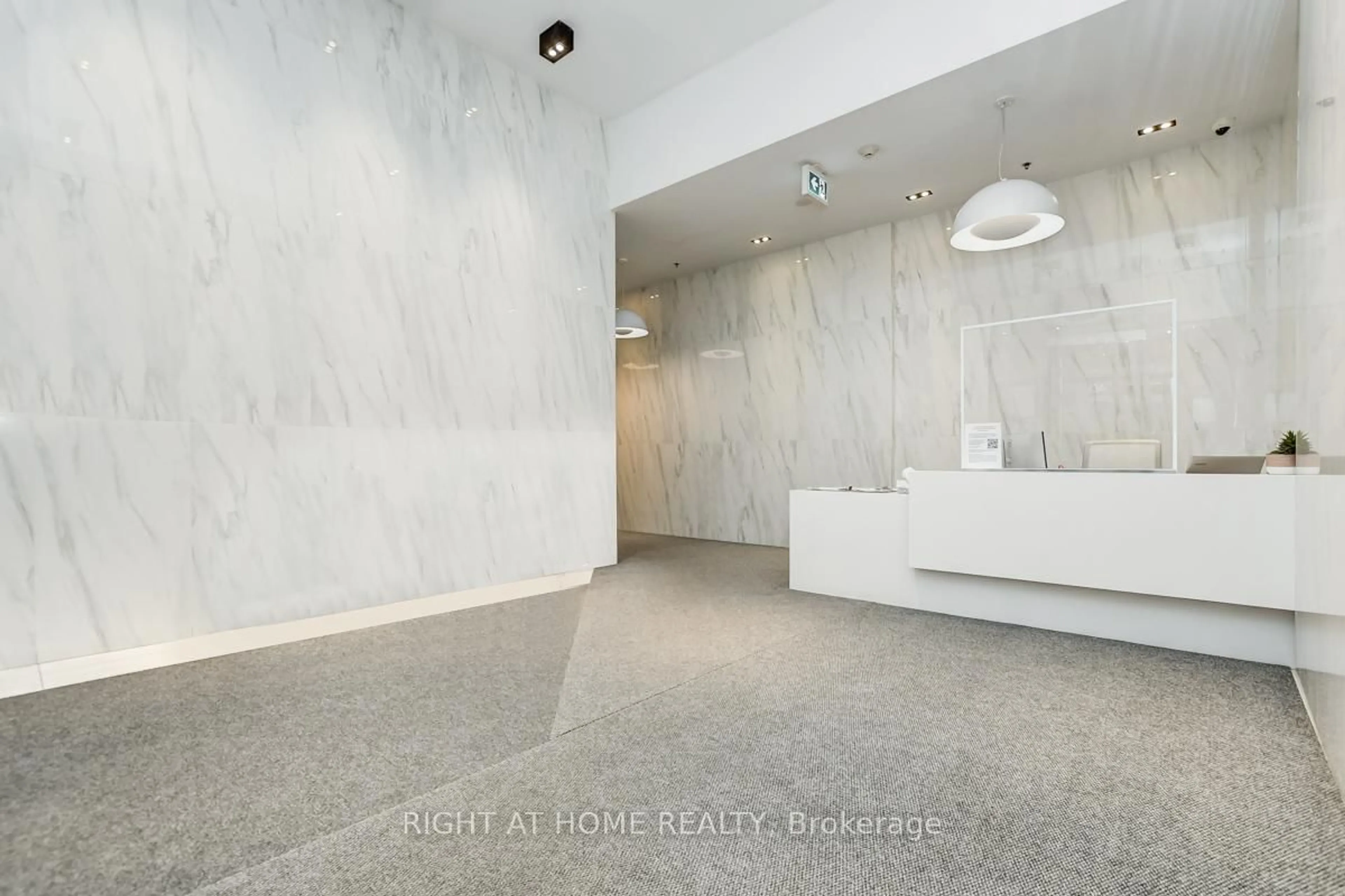 Indoor foyer for 203 CATHERINE St #705, Ottawa Ontario K2P 1J5