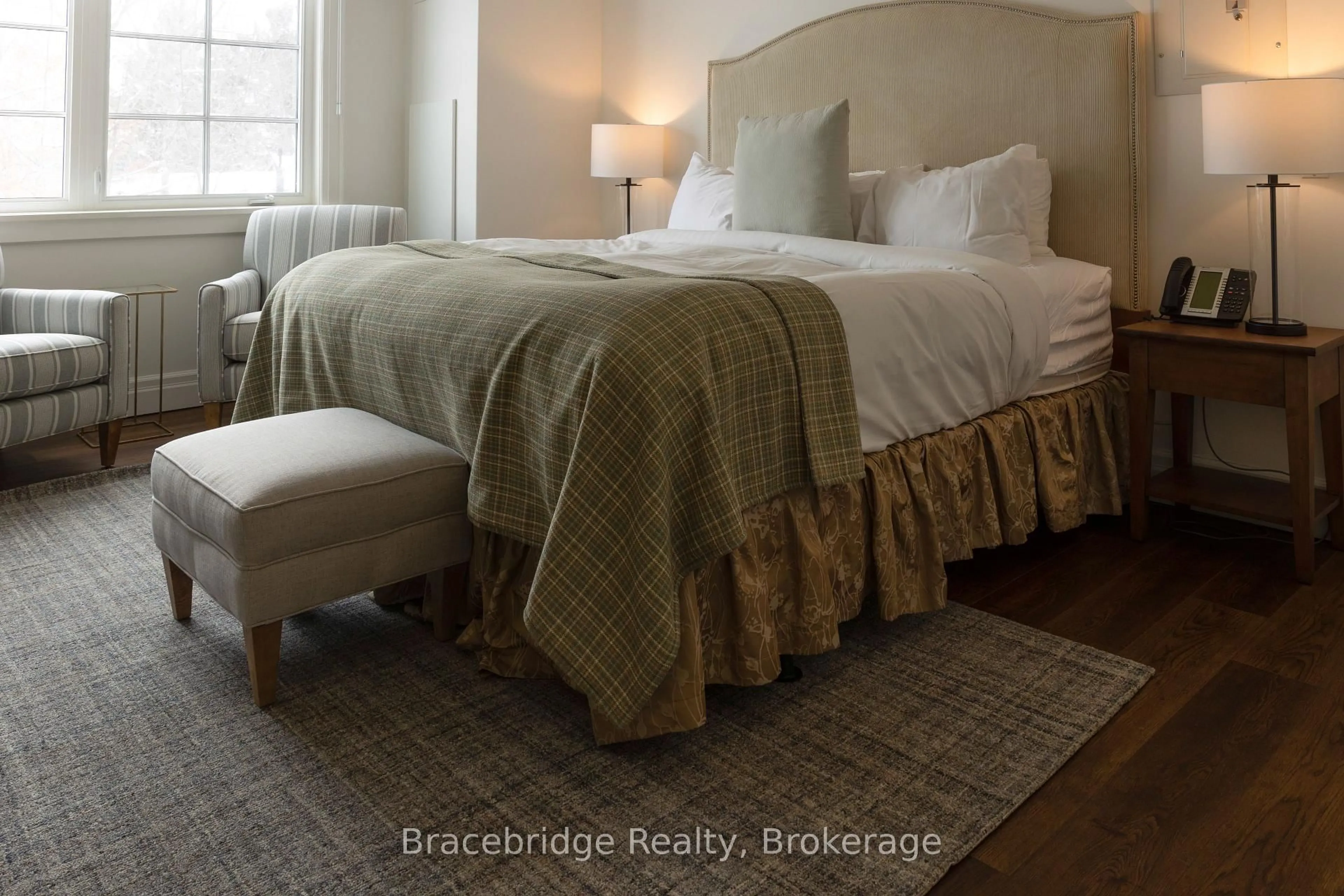 Bedroom with bed, unknown for 1869 Muskoka 118 Highway #L215-C2, Muskoka Lakes Ontario P1L 1W8