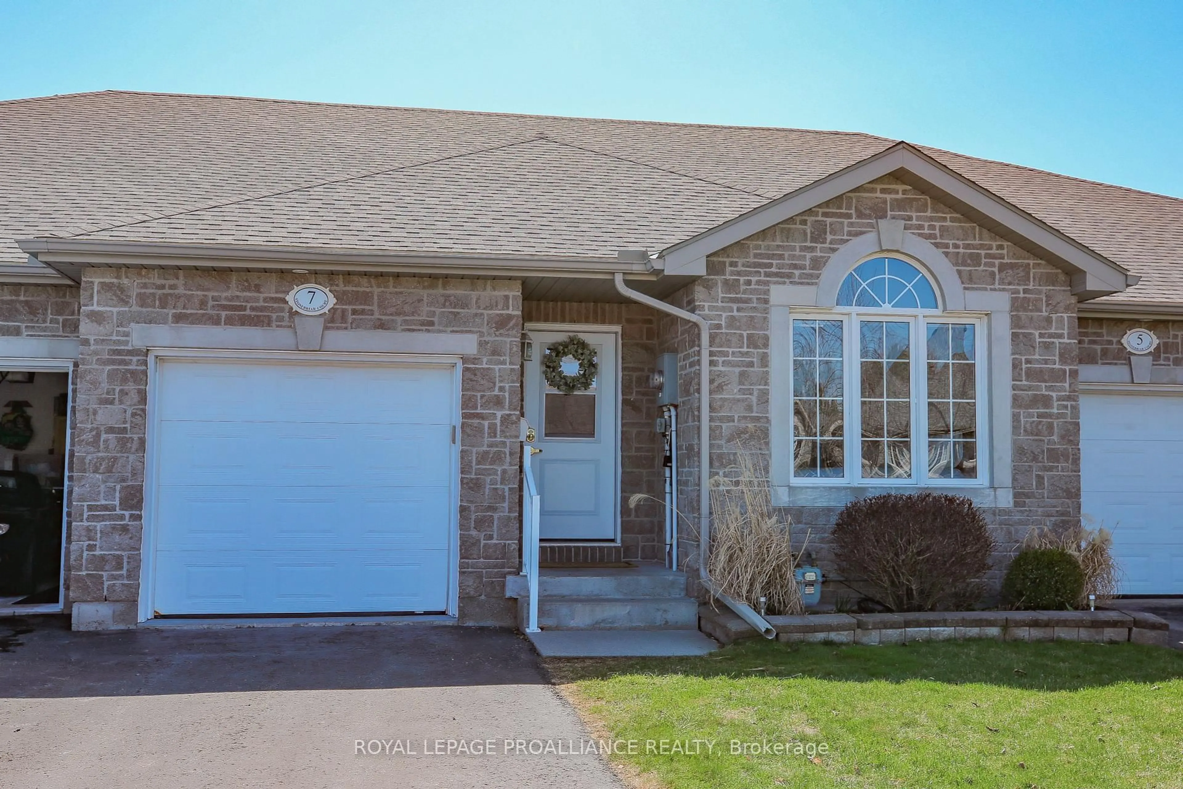Home with brick exterior material, street for 7 Stonebriar Crt, Brockville Ontario K6V 0B1