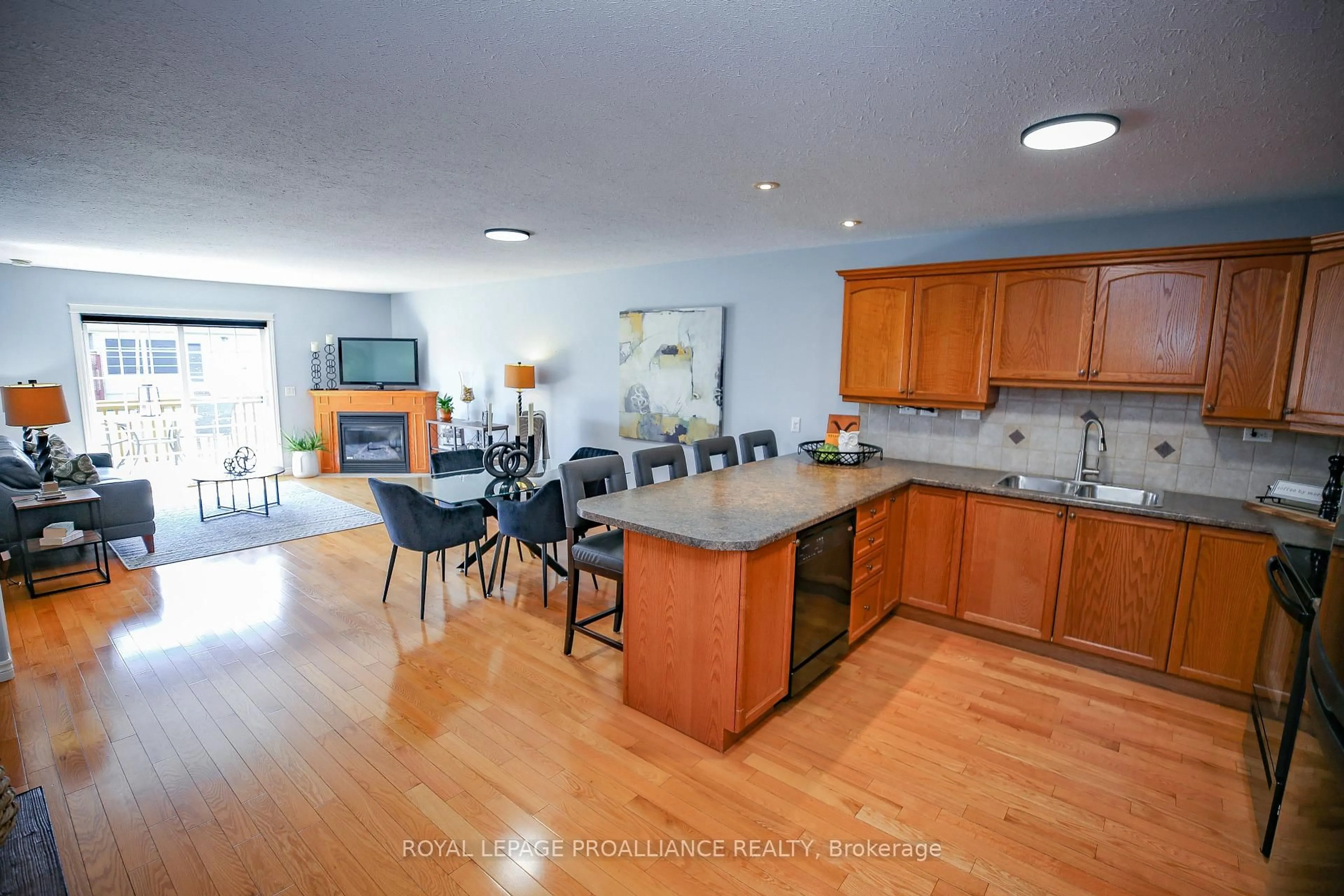 Open concept kitchen, unknown for 7 Stonebriar Crt, Brockville Ontario K6V 0B1