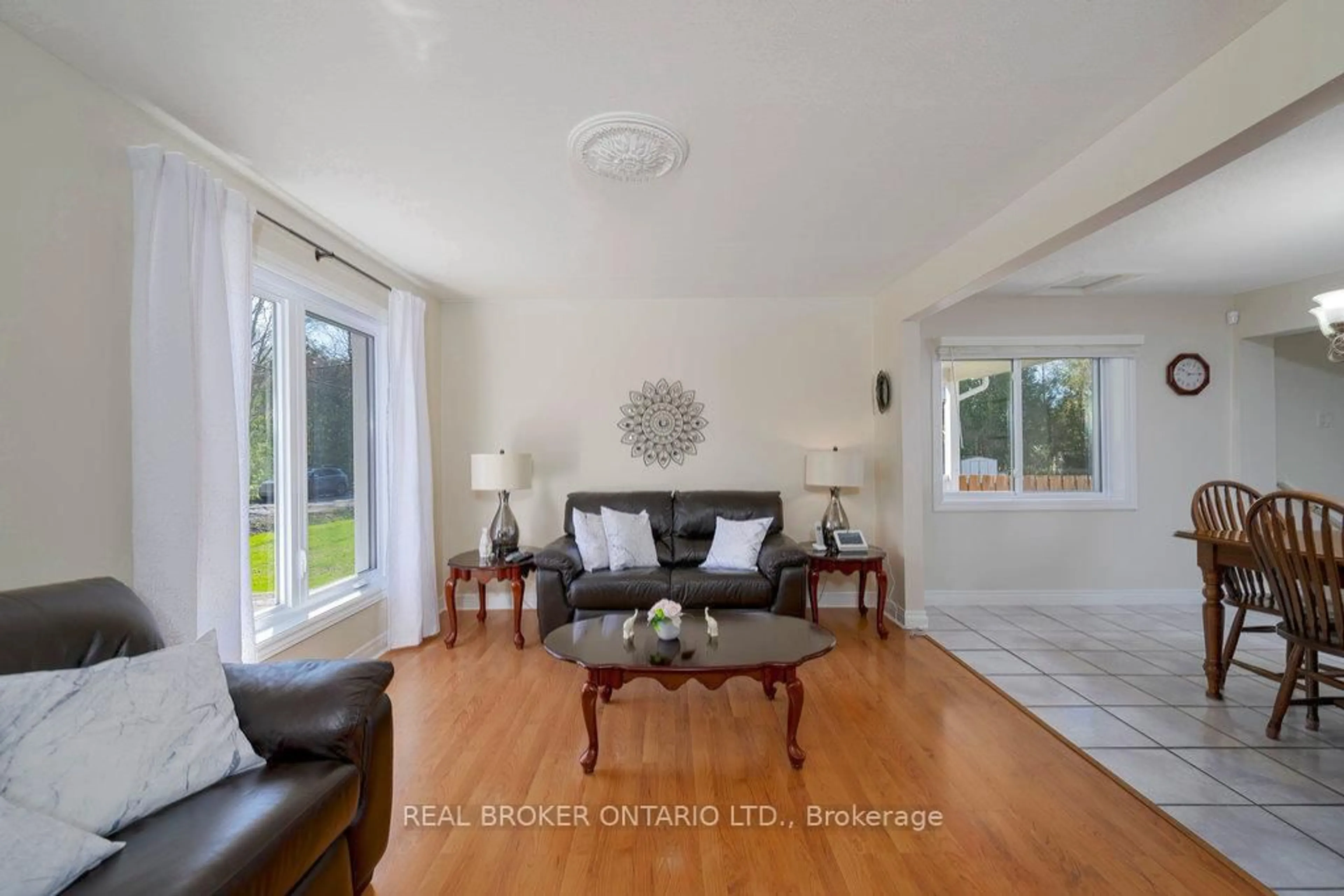 Living room with furniture, unknown for 3314 Leroy St, Osgoode Ontario K0A 2W0