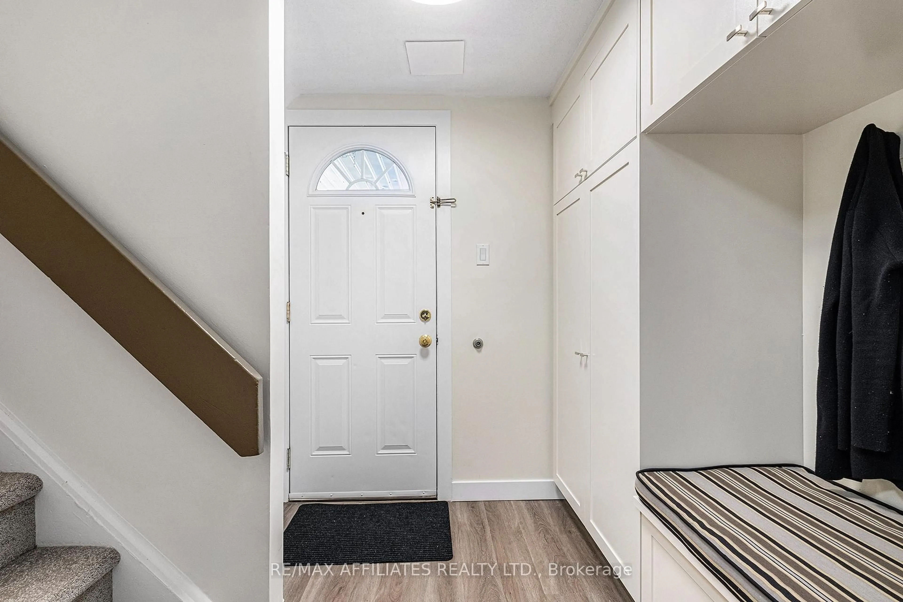 Indoor entryway for 3415 Uplands Dr #70, Ottawa Ontario K1V 9N4