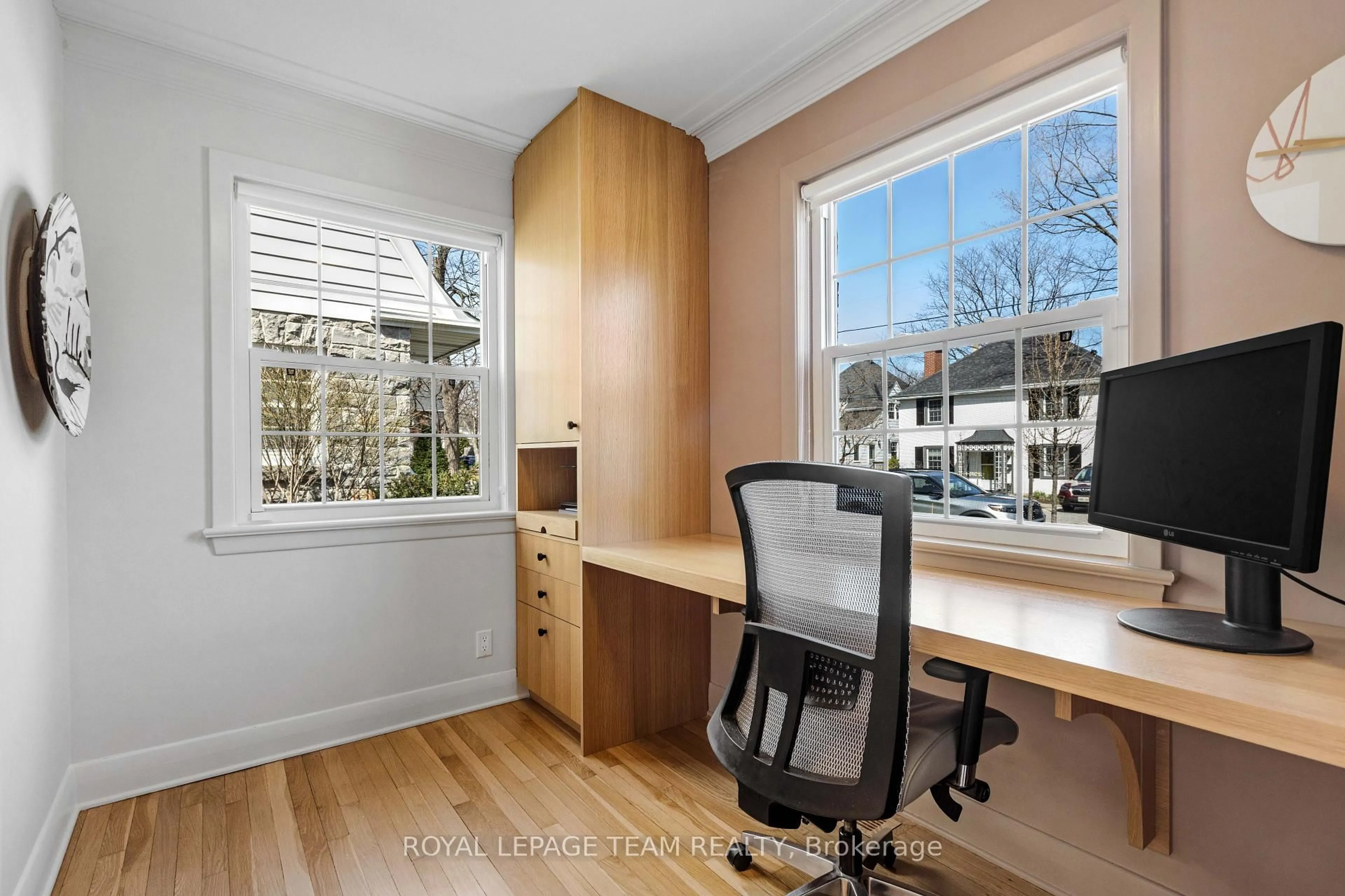 A pic of a room for 202 Faraday St, Ottawa Ontario K1Y 3M6