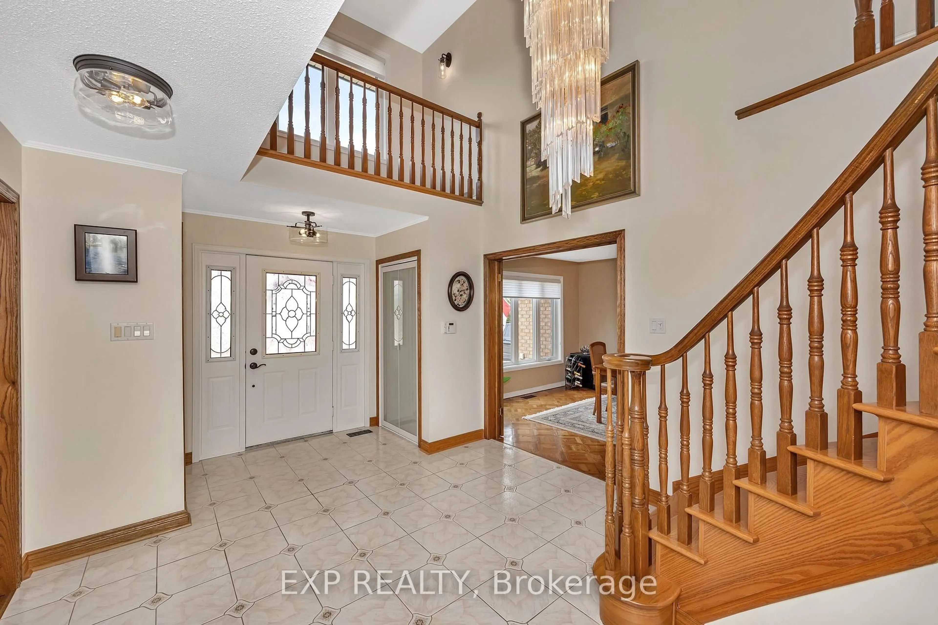 Indoor entryway for 3 Craigmohr Crt, Ottawa Ontario K2G 4P9